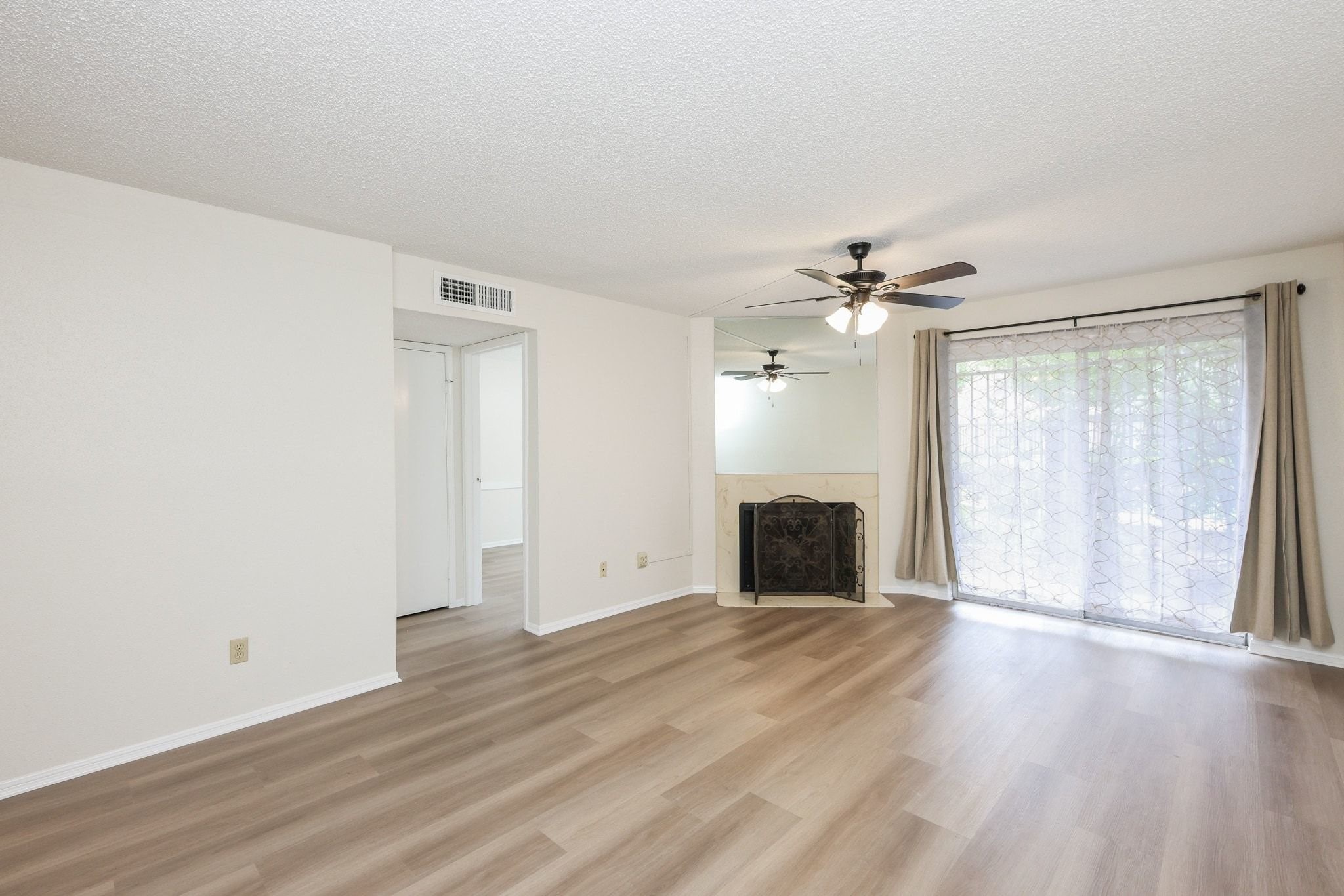 10615 Briar Forest Drive 403 Property Photo 3