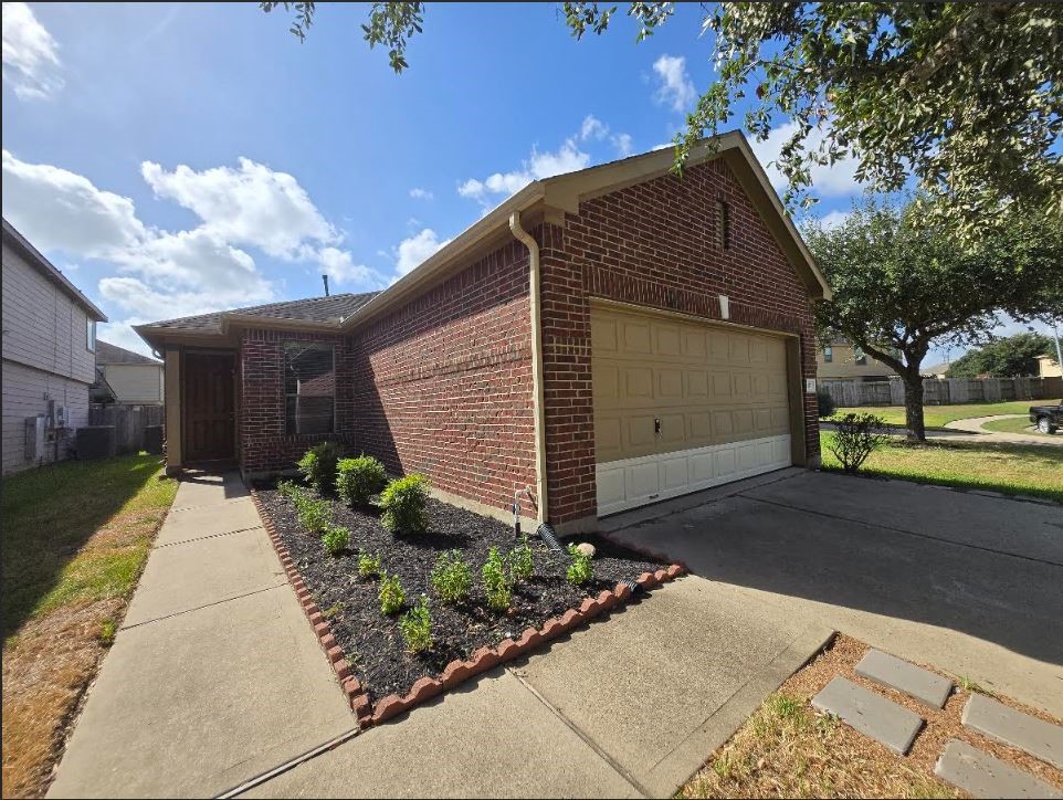 18611 White Ash Ln Property Photo 2