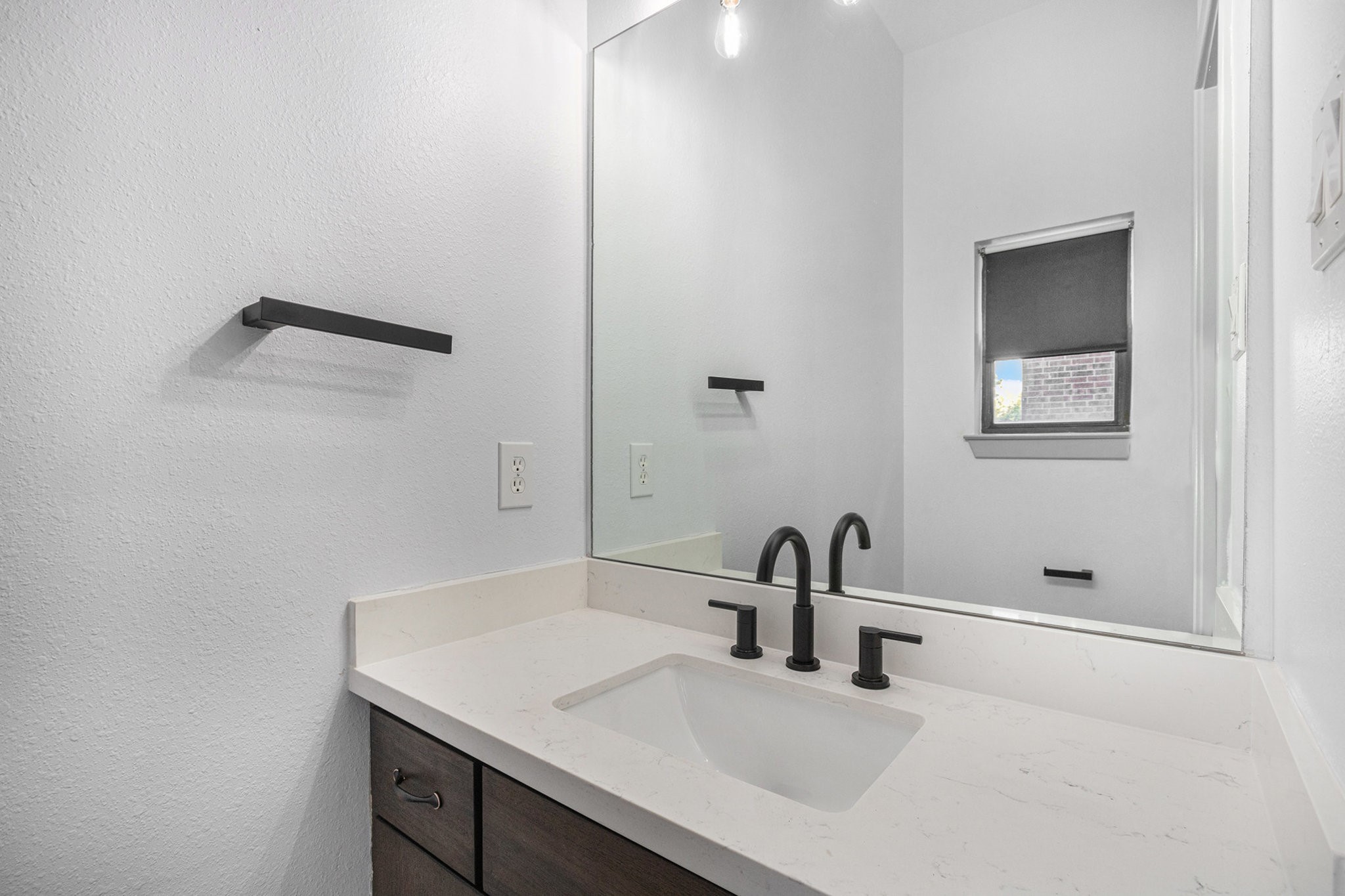 2422 Navigation Boulevard G Property Photo 7
