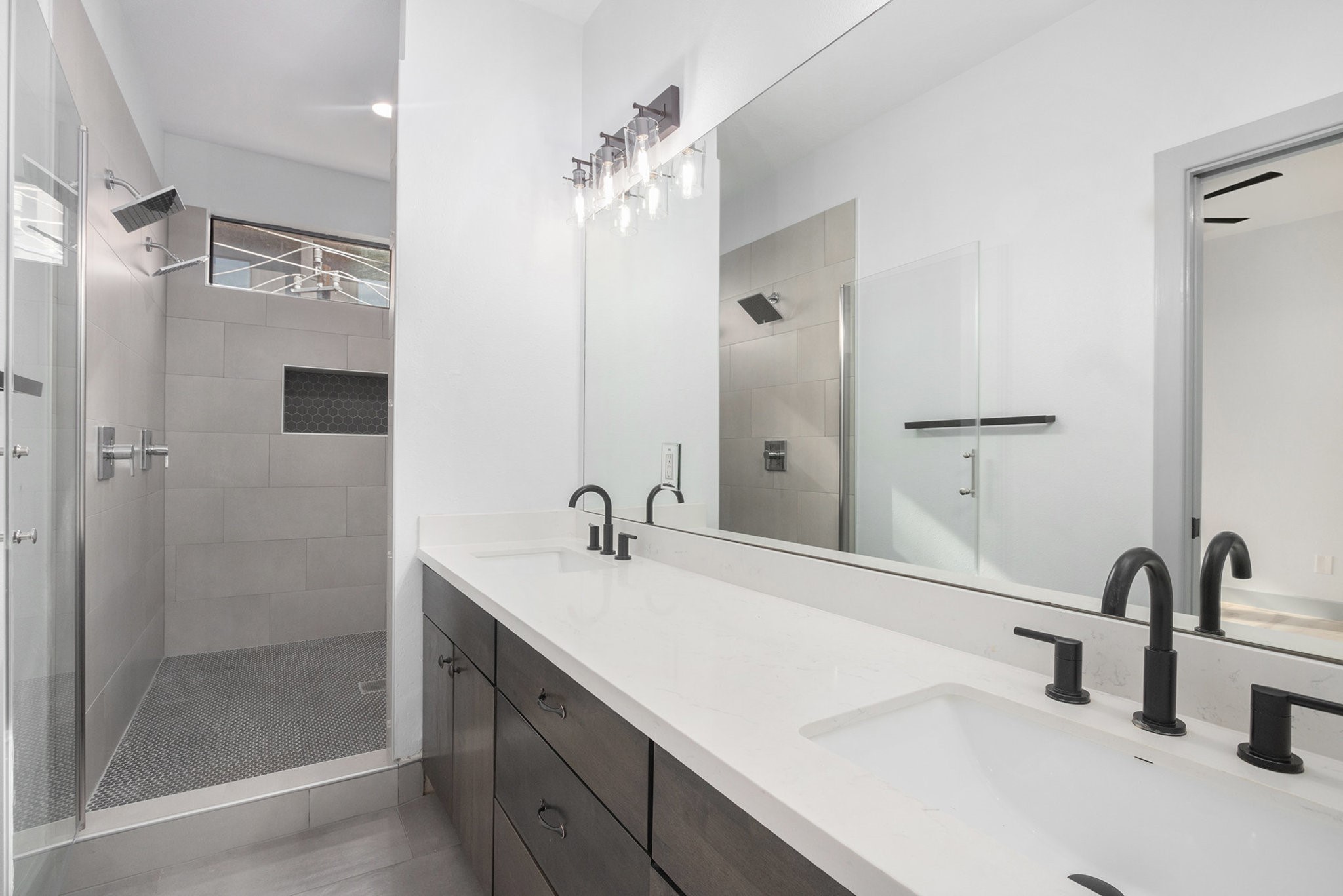 2422 Navigation Boulevard G Property Photo 10