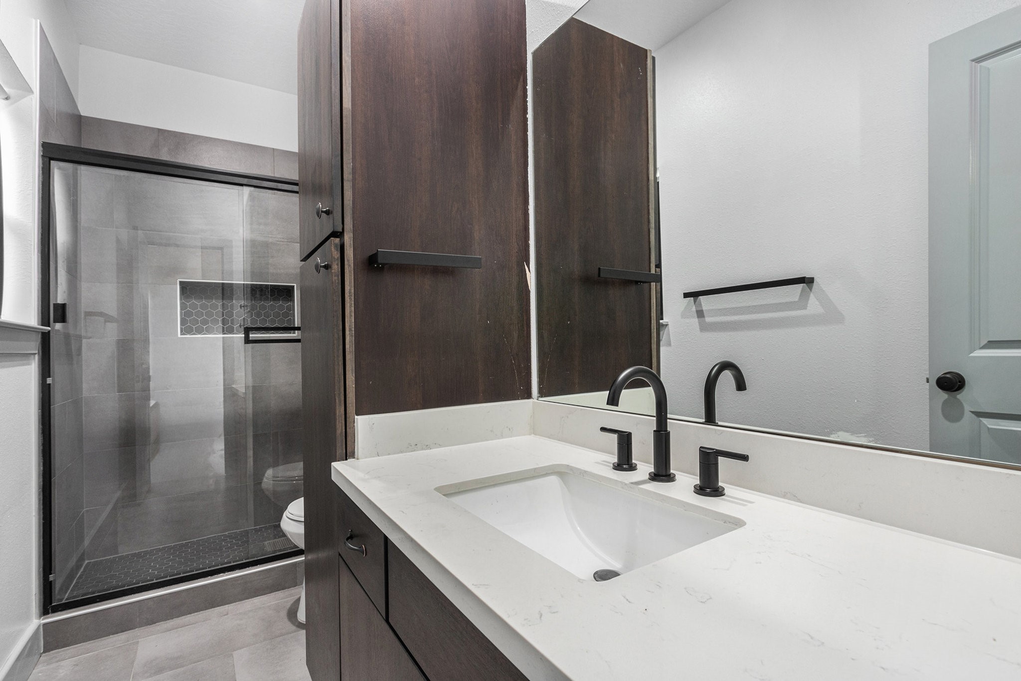 2422 Navigation Boulevard G Property Photo 13