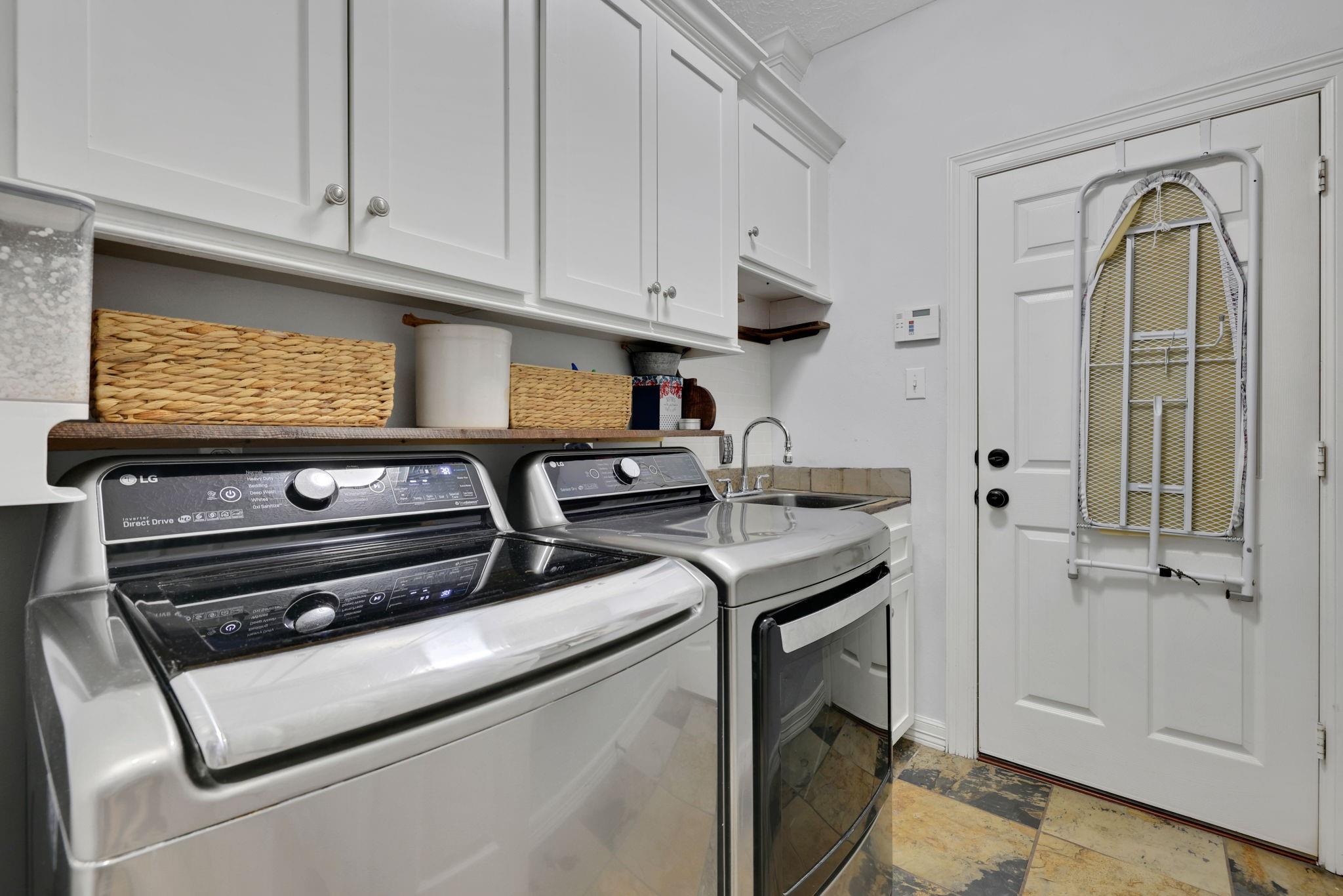 991 Kings Way Property Photo 23