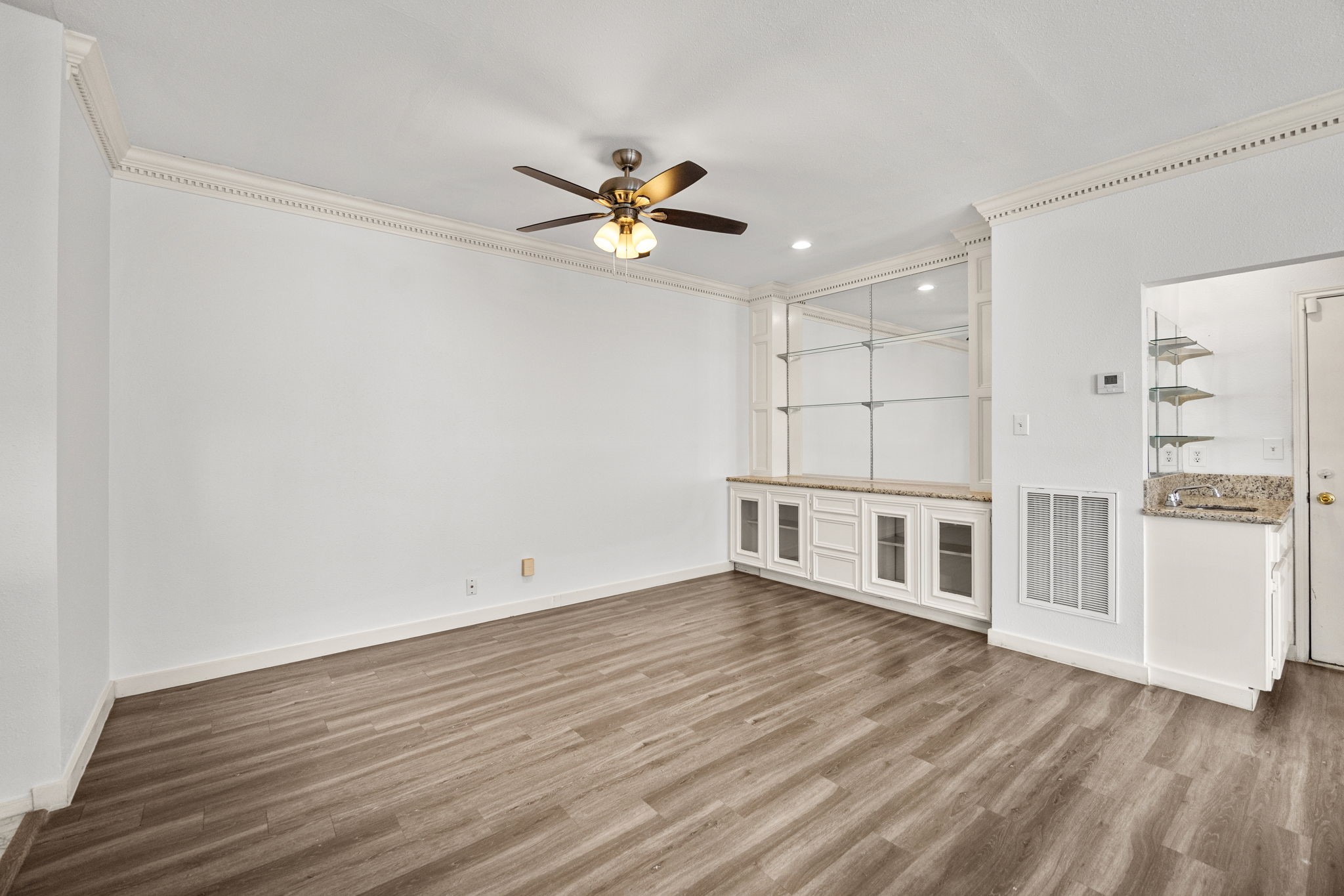 8043 Oceanside Drive Property Photo 10