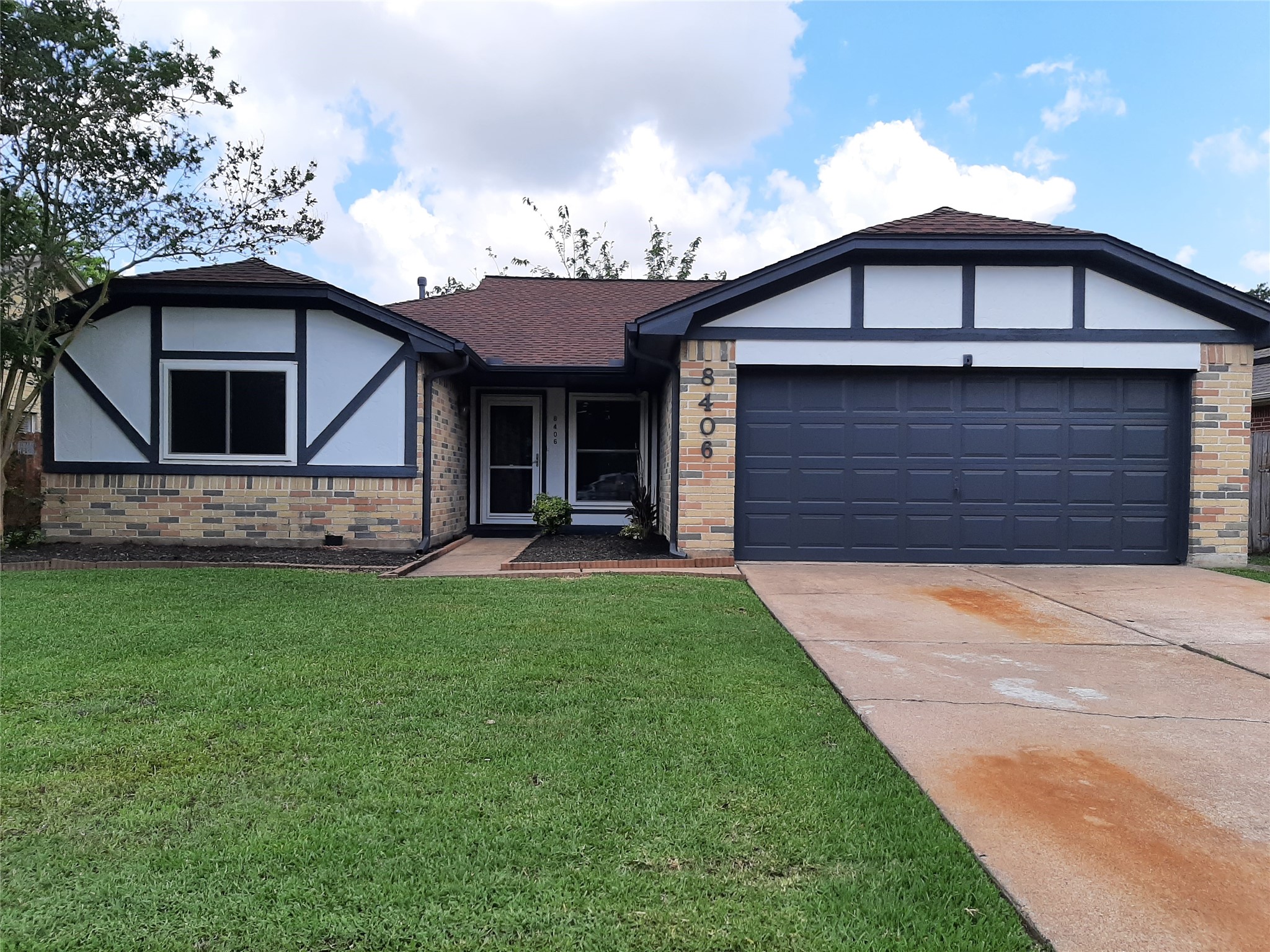 8406 Woodland Willows Drive Property Photo 1