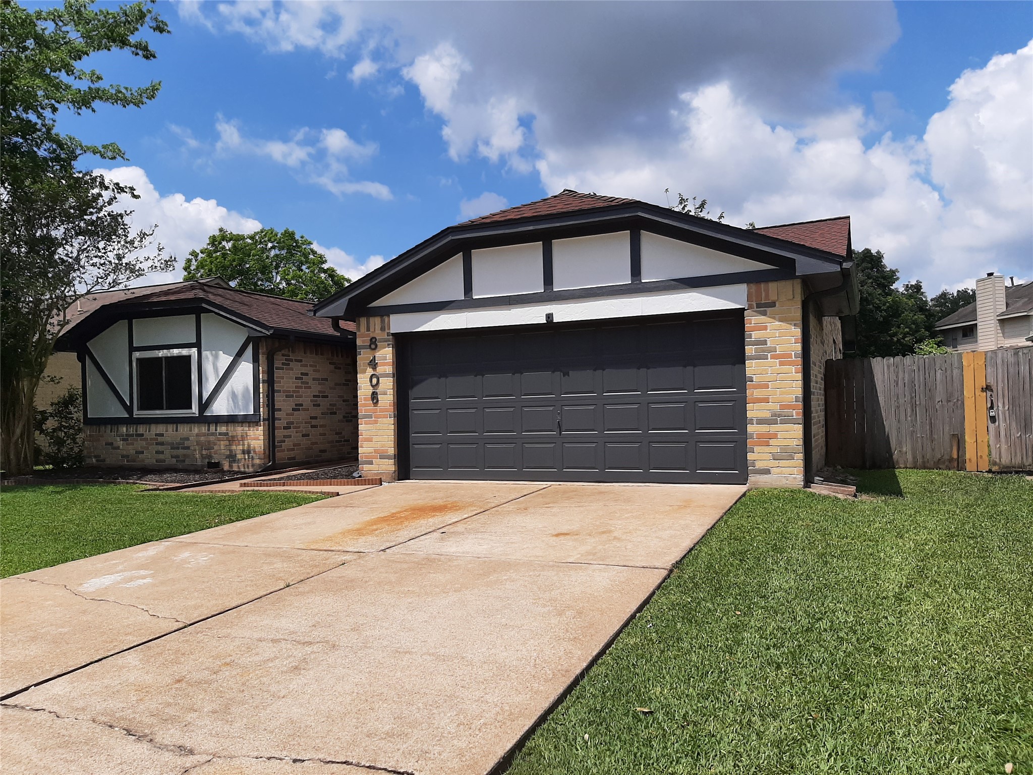 8406 Woodland Willows Drive Property Photo 3