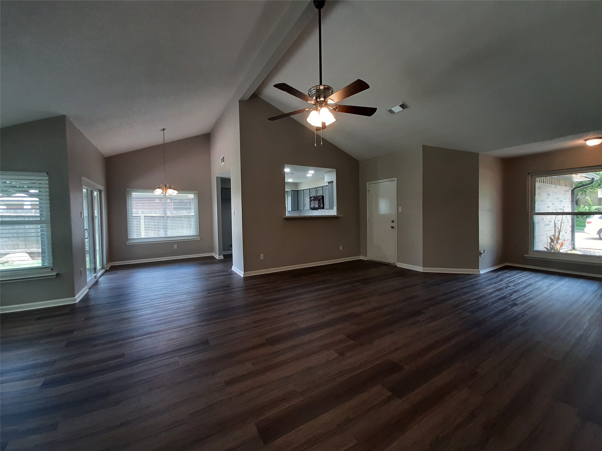 8406 Woodland Willows Drive Property Photo 9