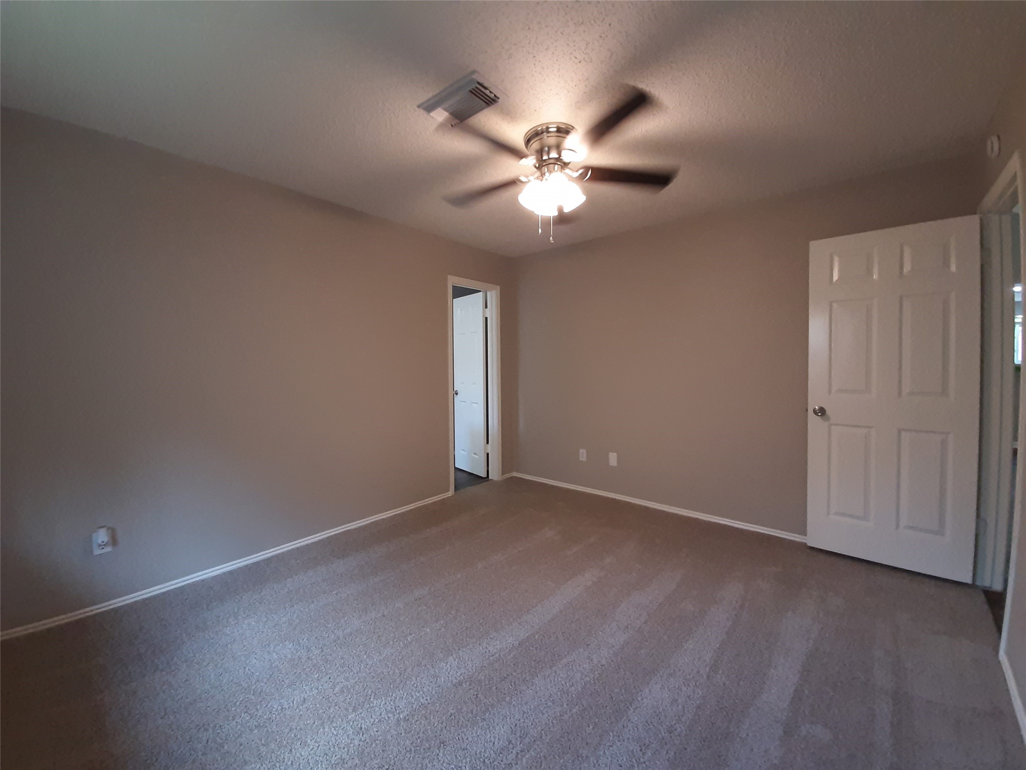 8406 Woodland Willows Drive Property Photo 20