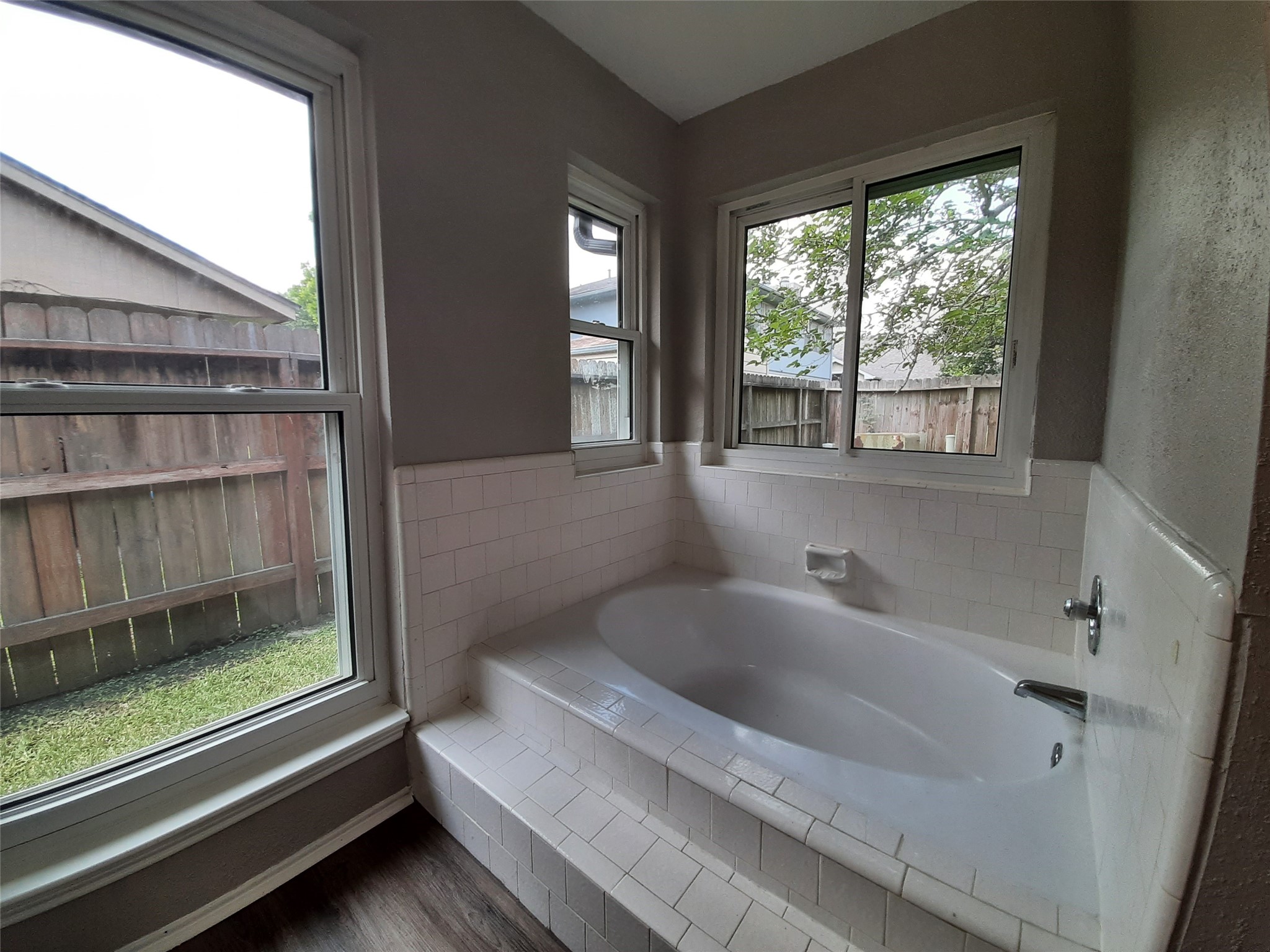 8406 Woodland Willows Drive Property Photo 25