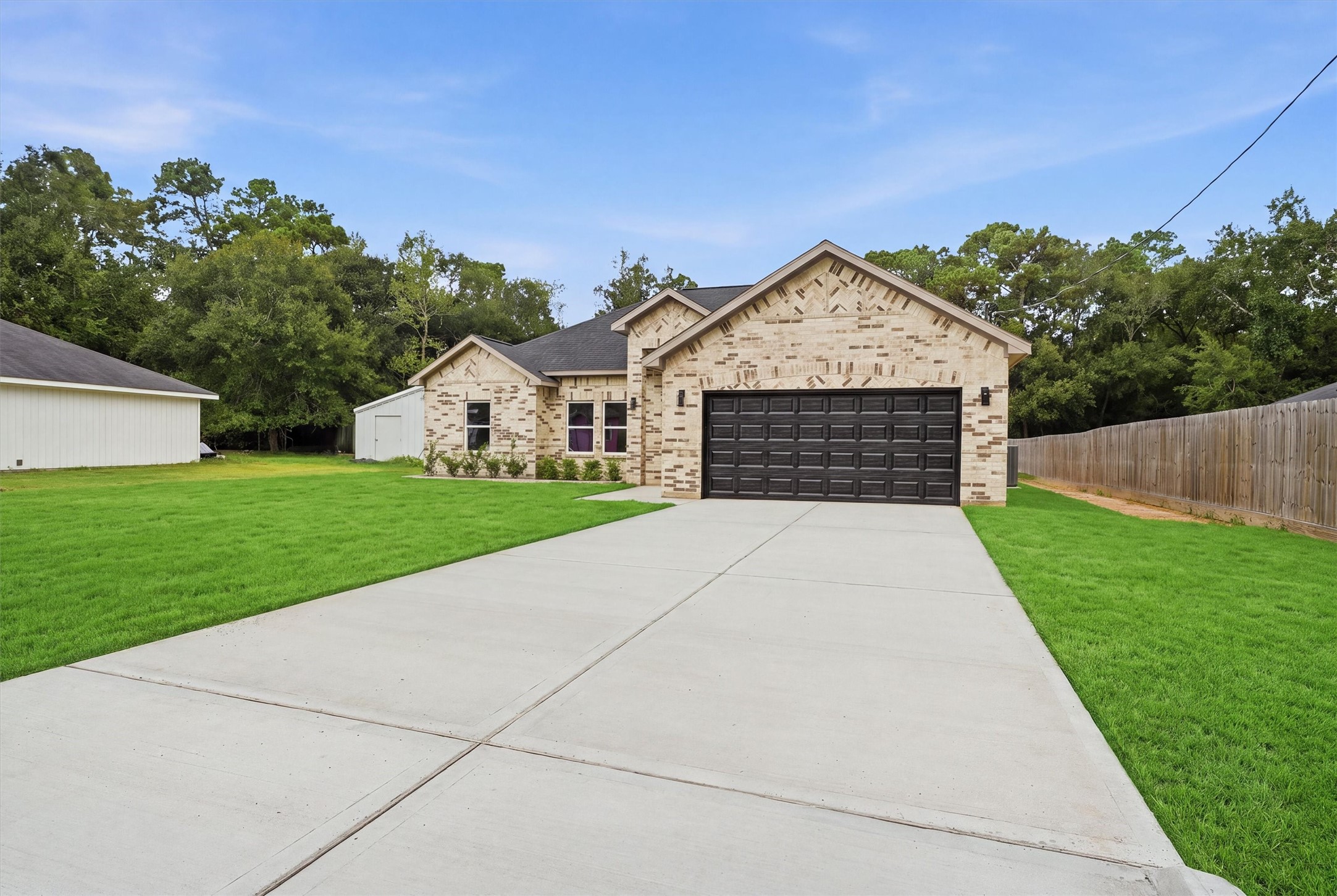 11909 Miller Circle Property Photo 2
