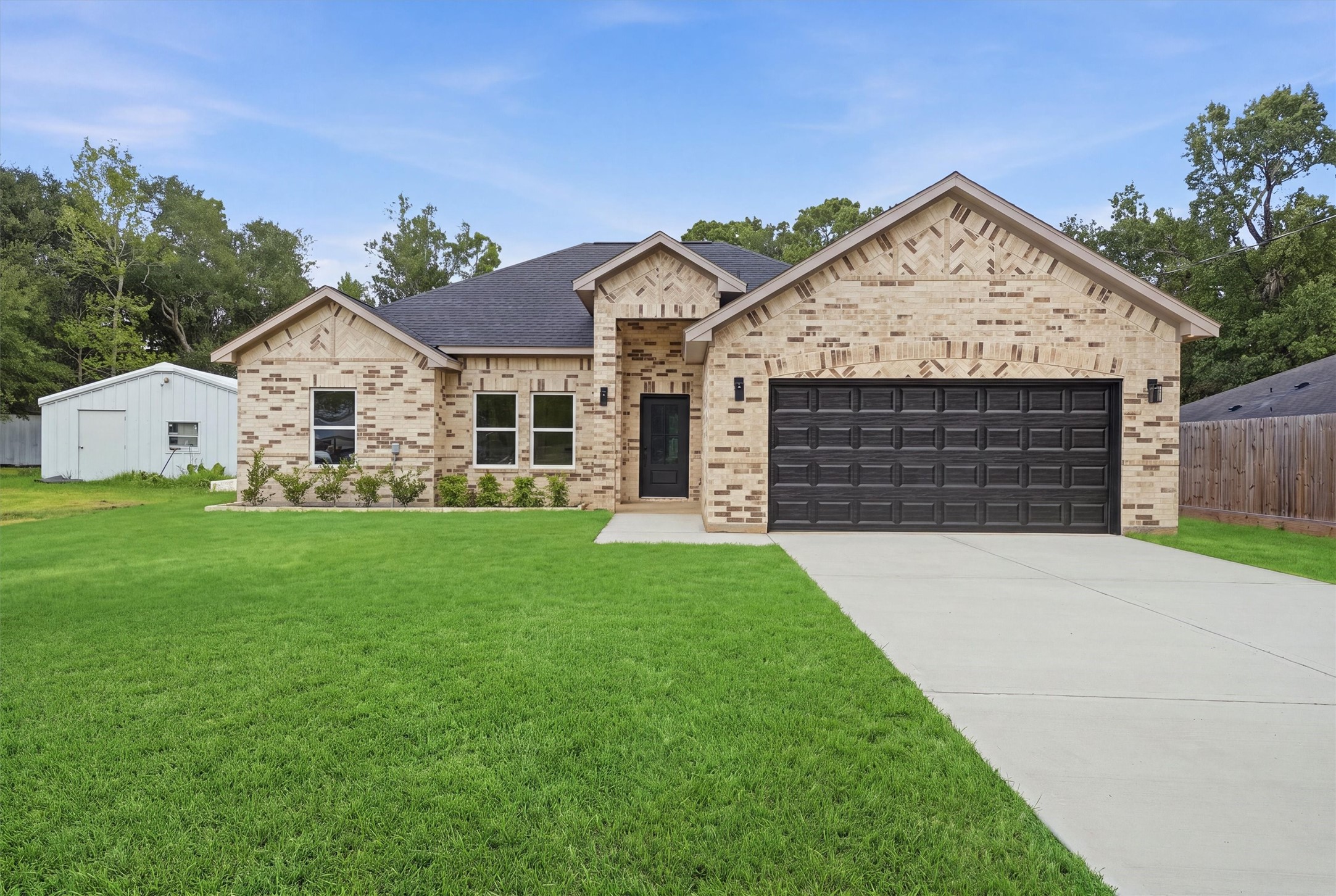 11909 Miller Circle Property Photo 3