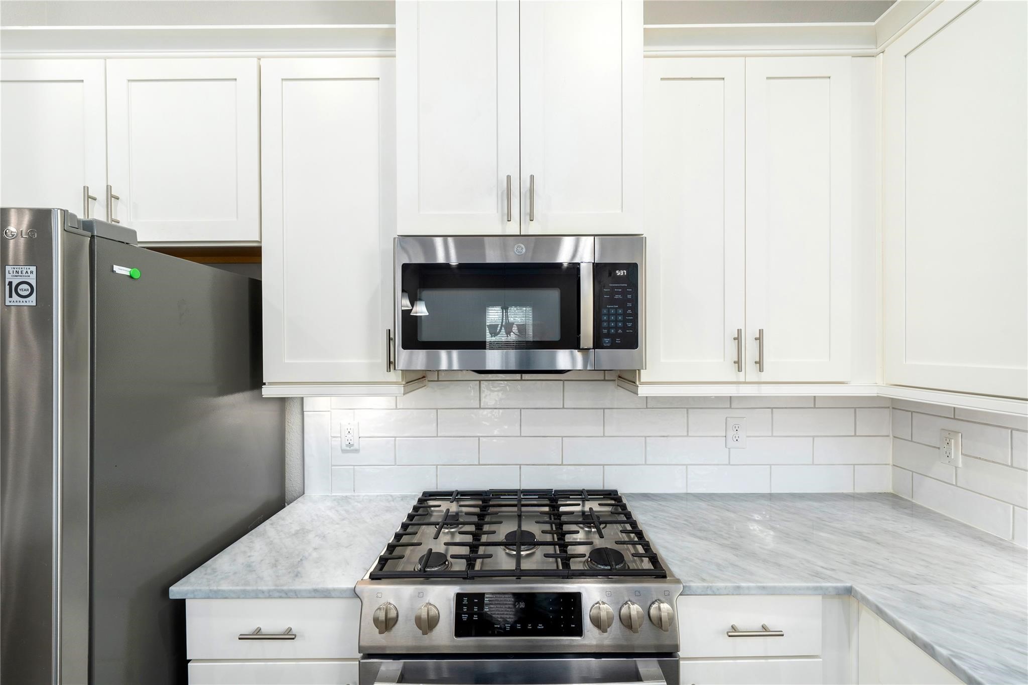420 W 28th Street D Property Photo 10