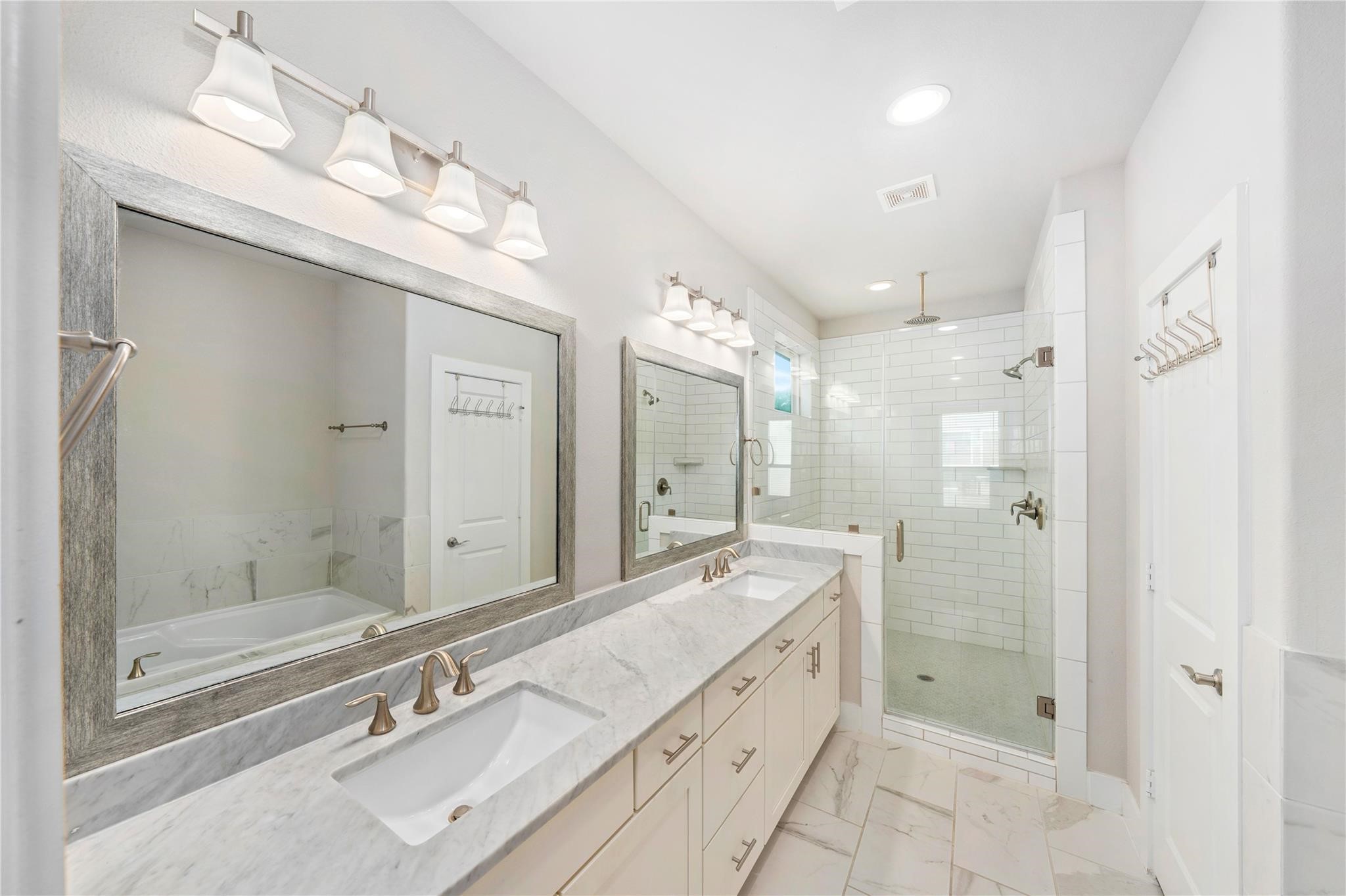 420 W 28th Street D Property Photo 18