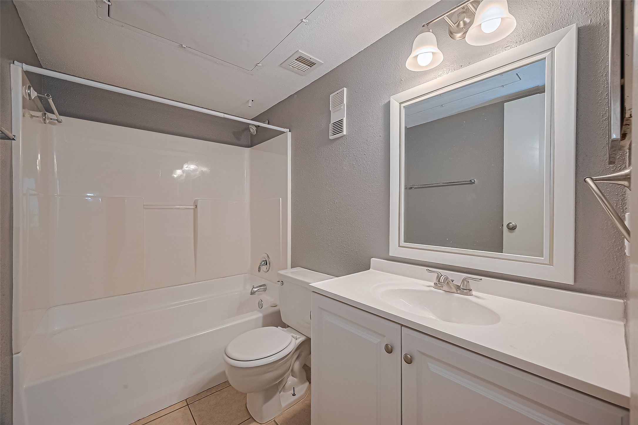 12905 Woodforest Boulevard 107 Property Photo 18