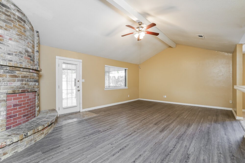 23331 Bayleaf Drive Property Photo 4