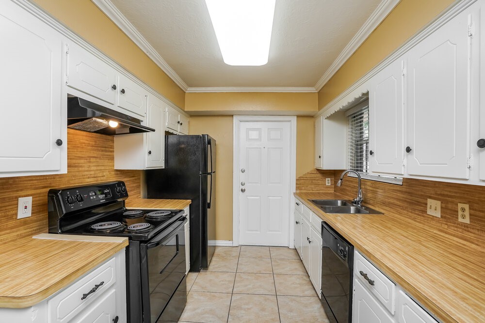 23331 Bayleaf Drive Property Photo 7