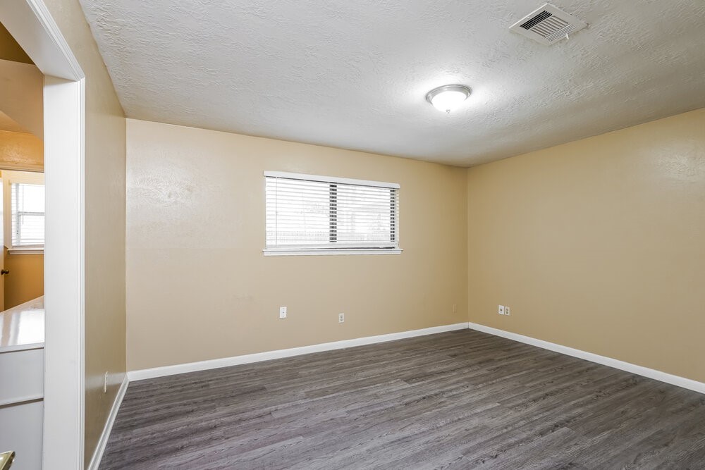 23331 Bayleaf Drive Property Photo 9