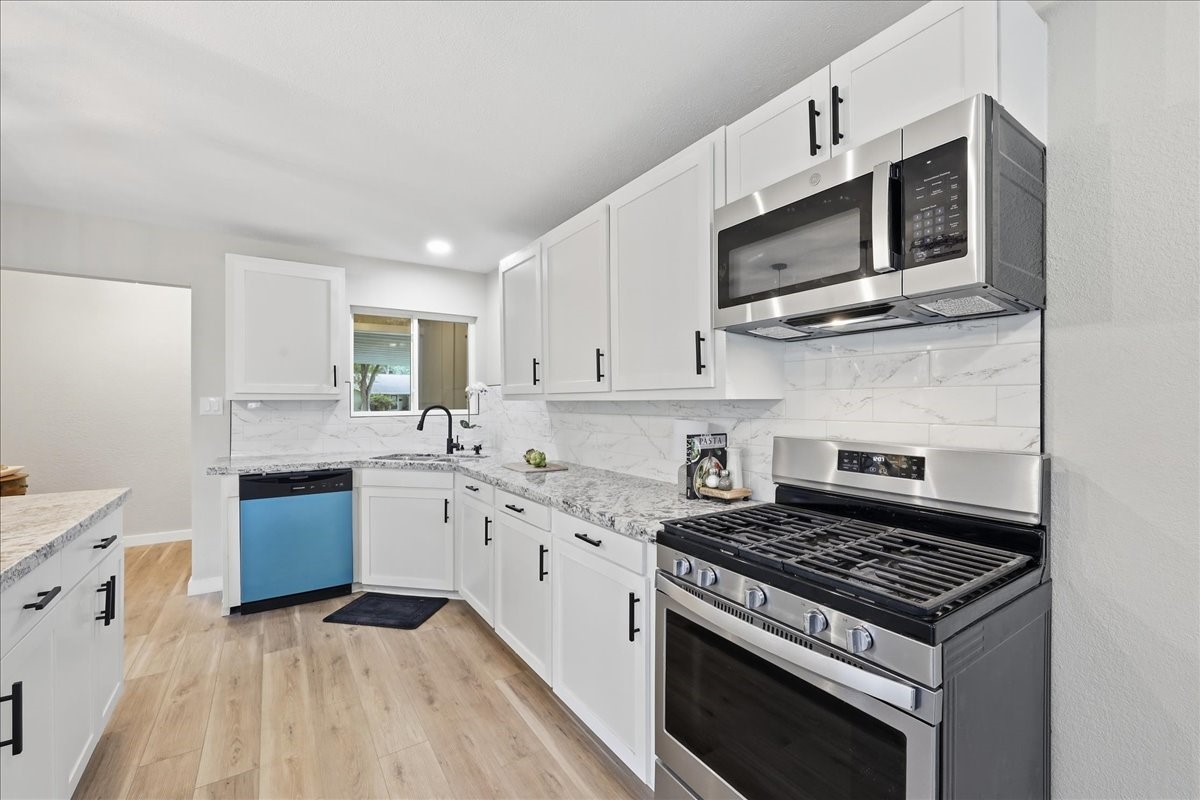 2409 Grand Boulevard Property Photo 11