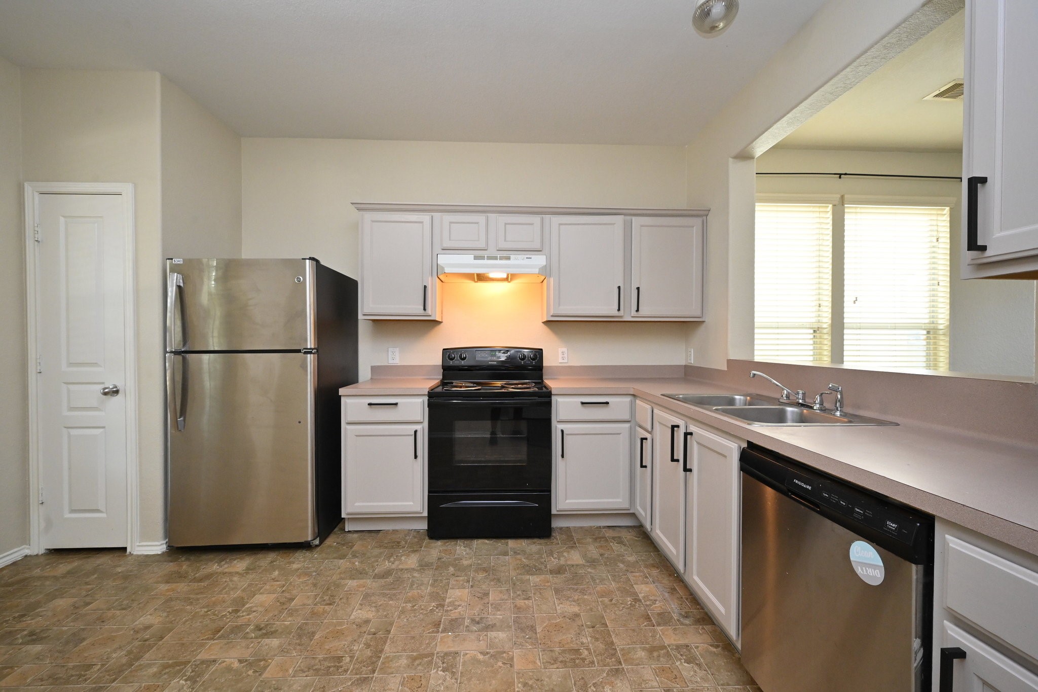 16806 Mammoth Springs Drive Property Photo 4
