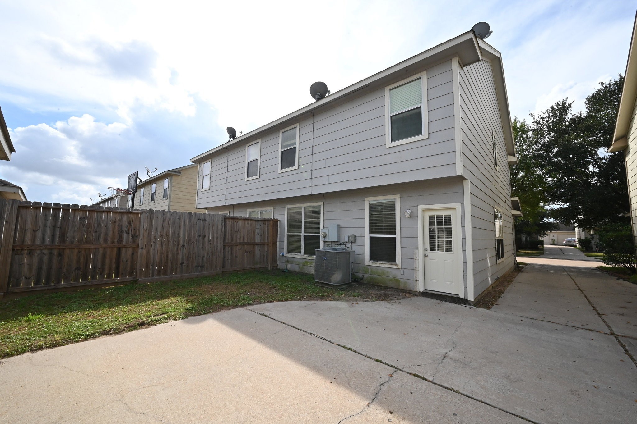 16806 Mammoth Springs Drive Property Photo 17