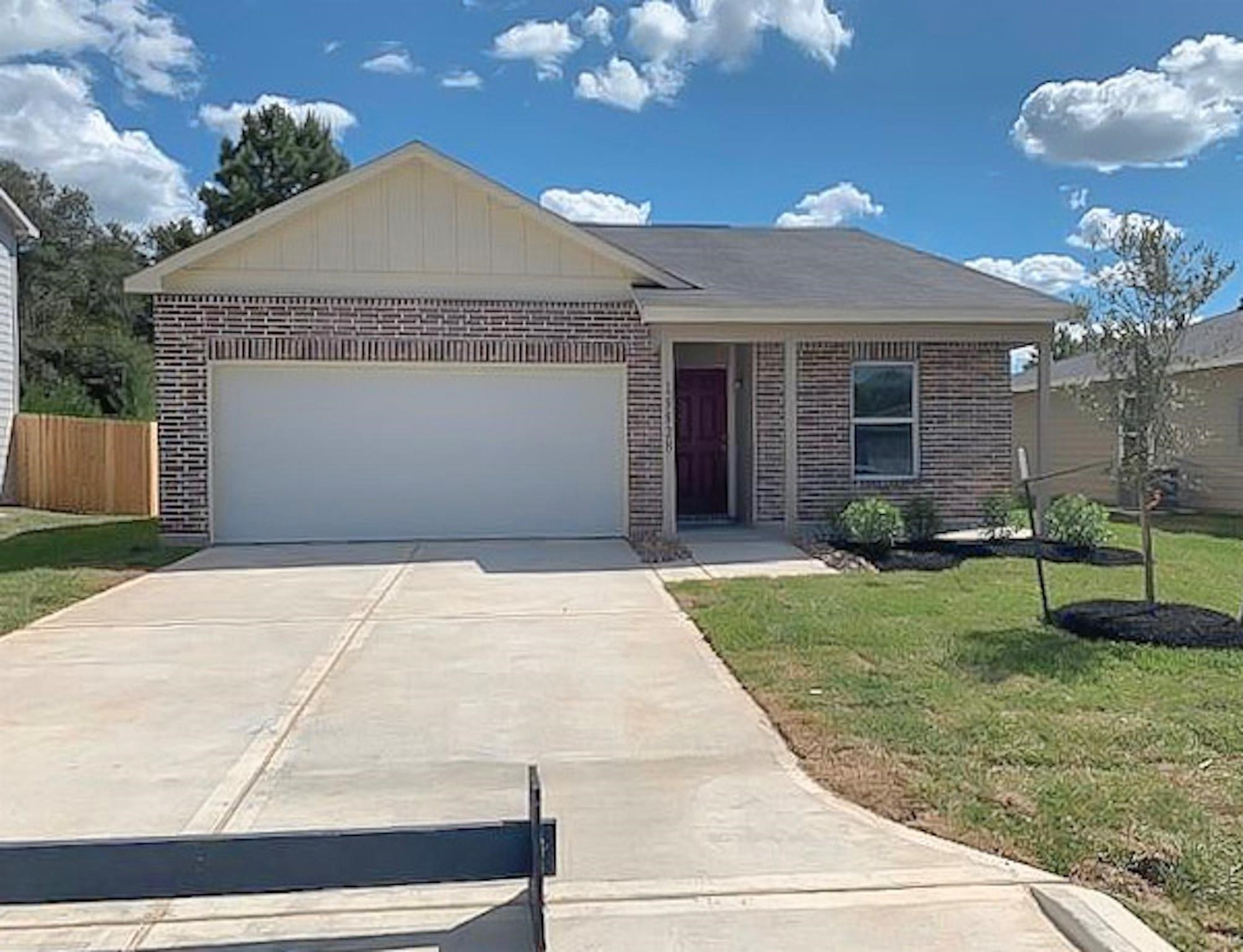 15528 Briar Forest Drive Property Photo 1