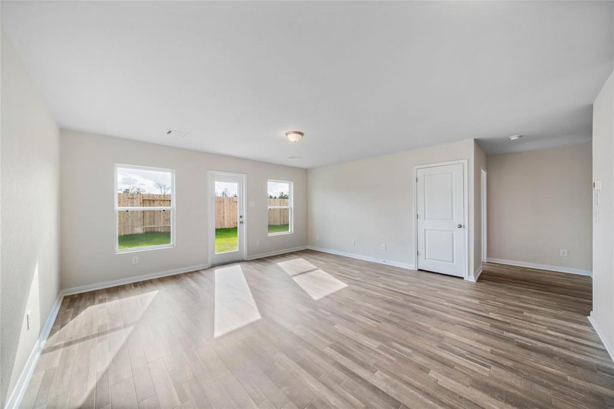 15528 Briar Forest Drive Property Photo 12