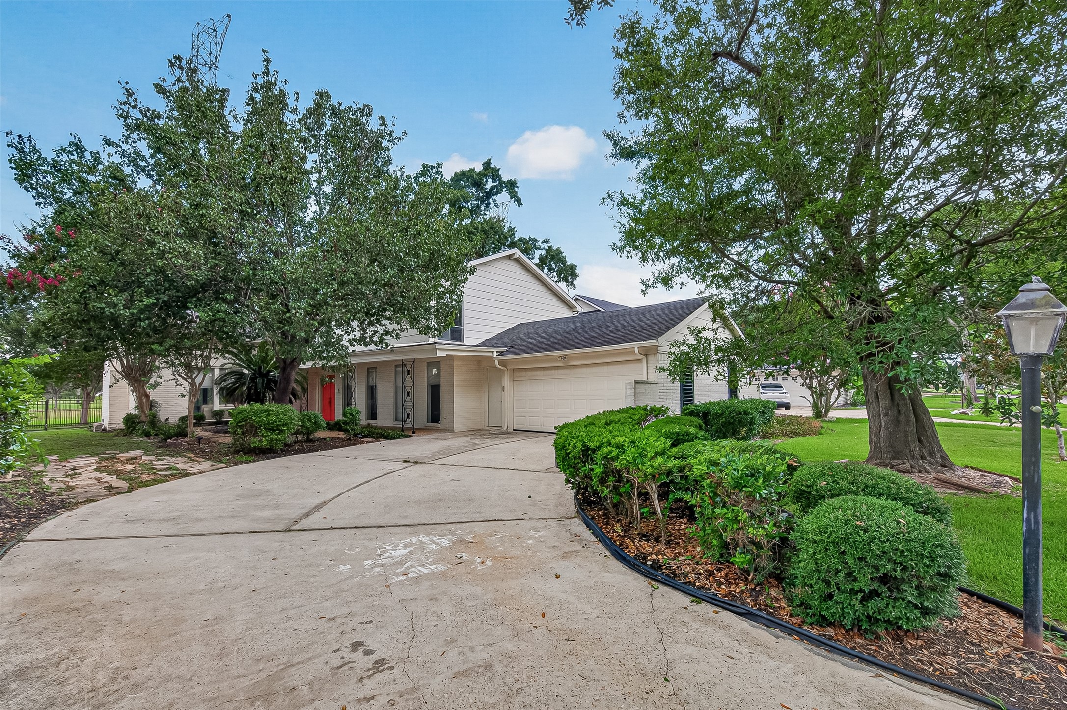 2714 Fairway Drive Property Photo 3