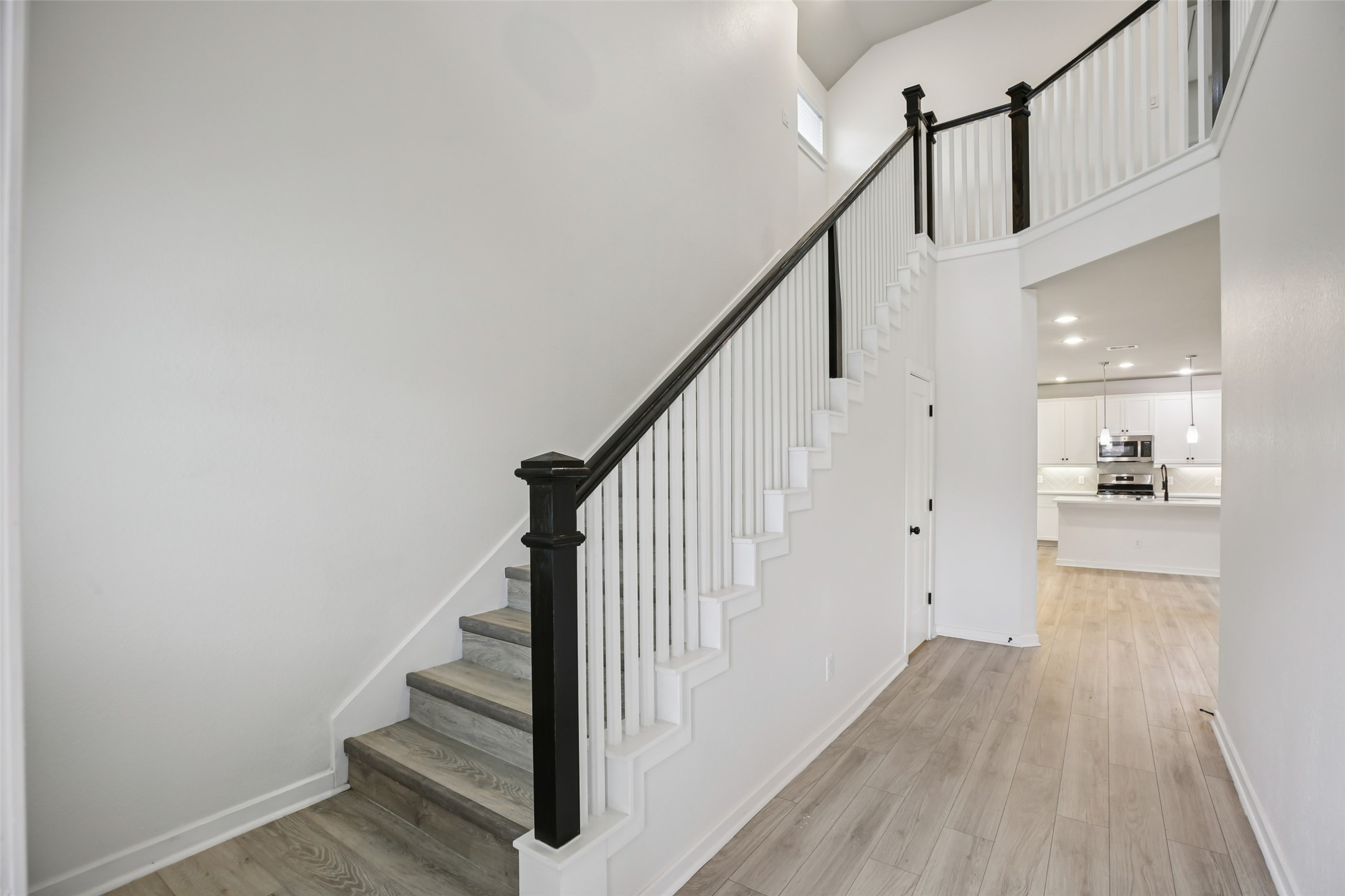 6015 Bridle Gate Trail Property Photo 2