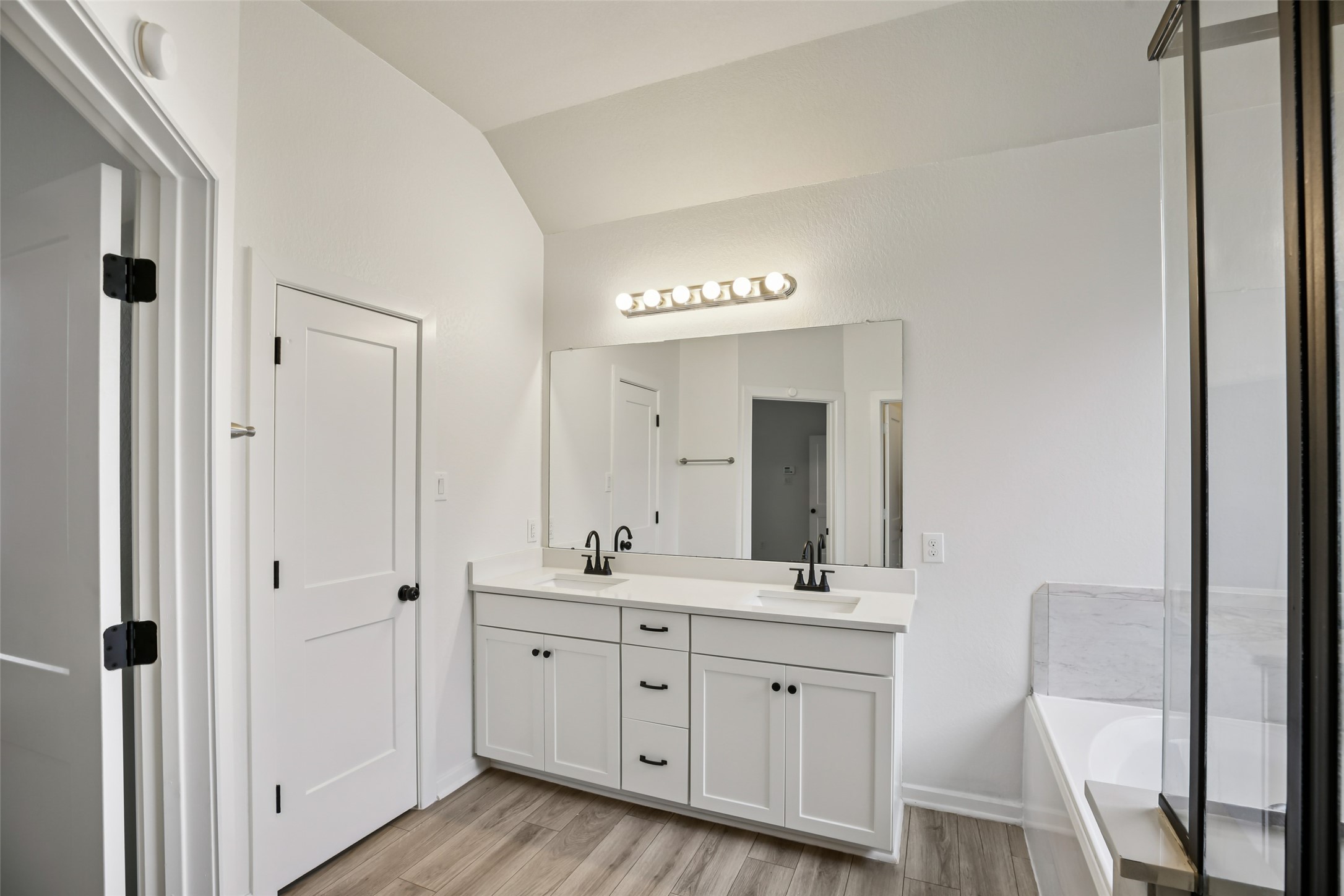 6015 Bridle Gate Trail Property Photo 12
