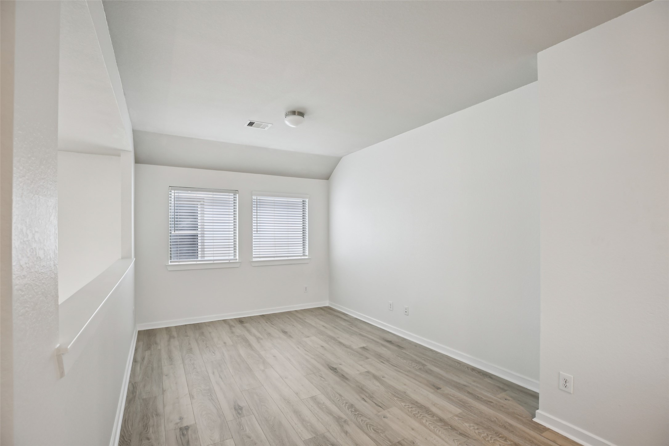 6015 Bridle Gate Trail Property Photo 15