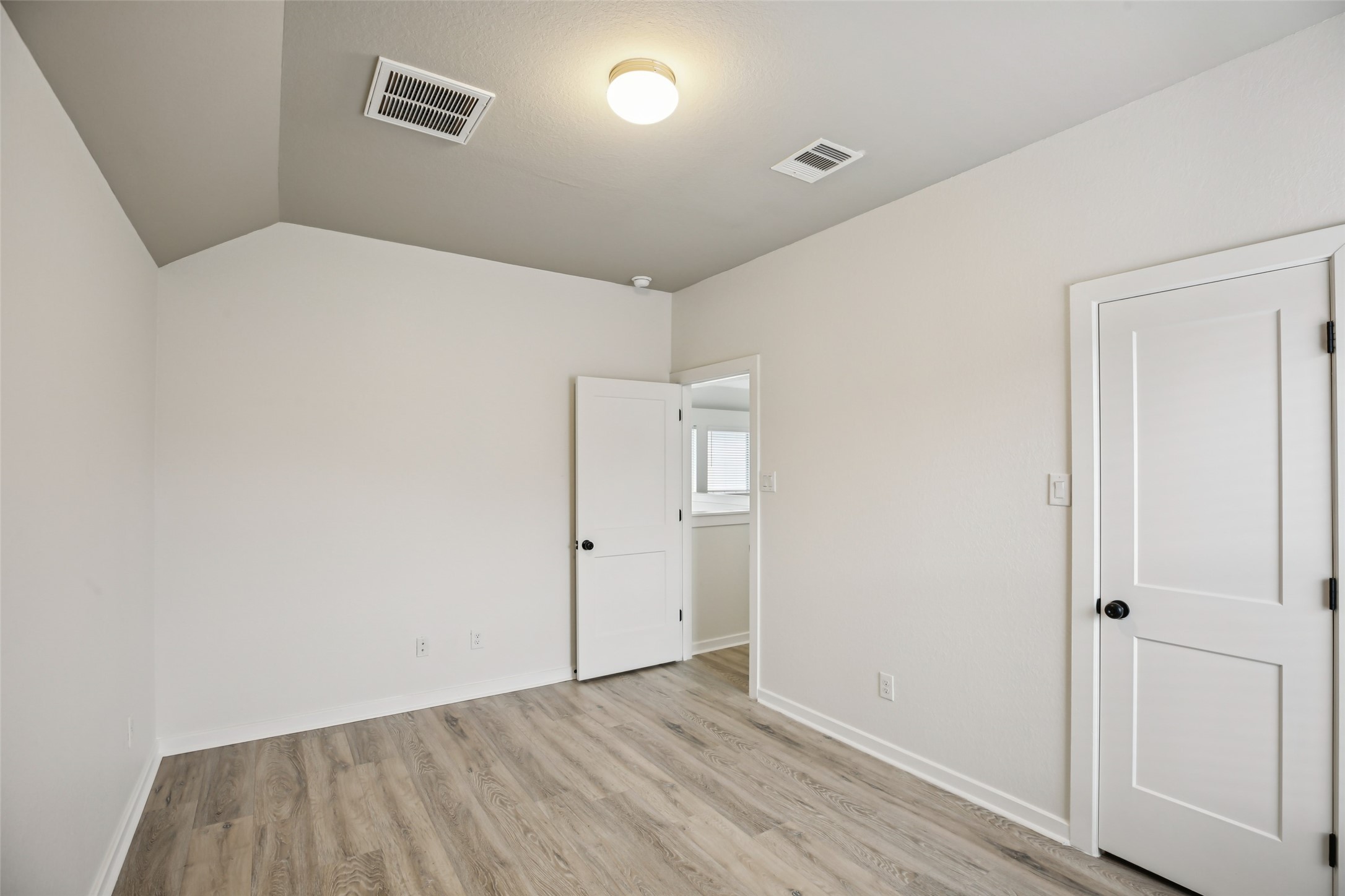 6015 Bridle Gate Trail Property Photo 20