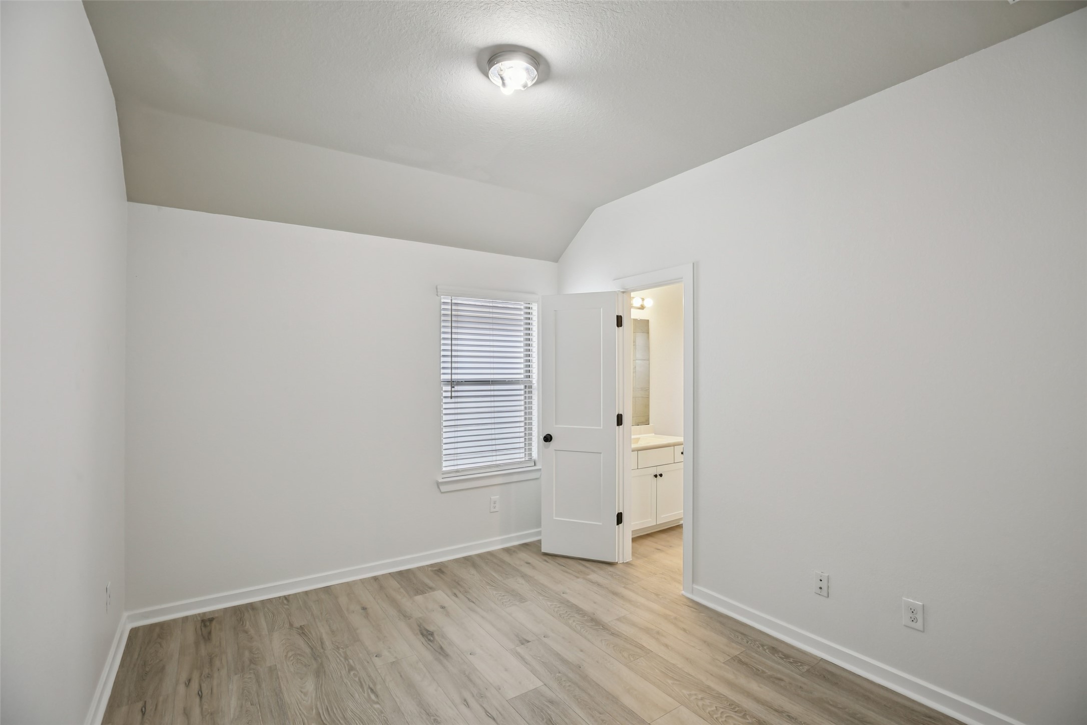 6015 Bridle Gate Trail Property Photo 22