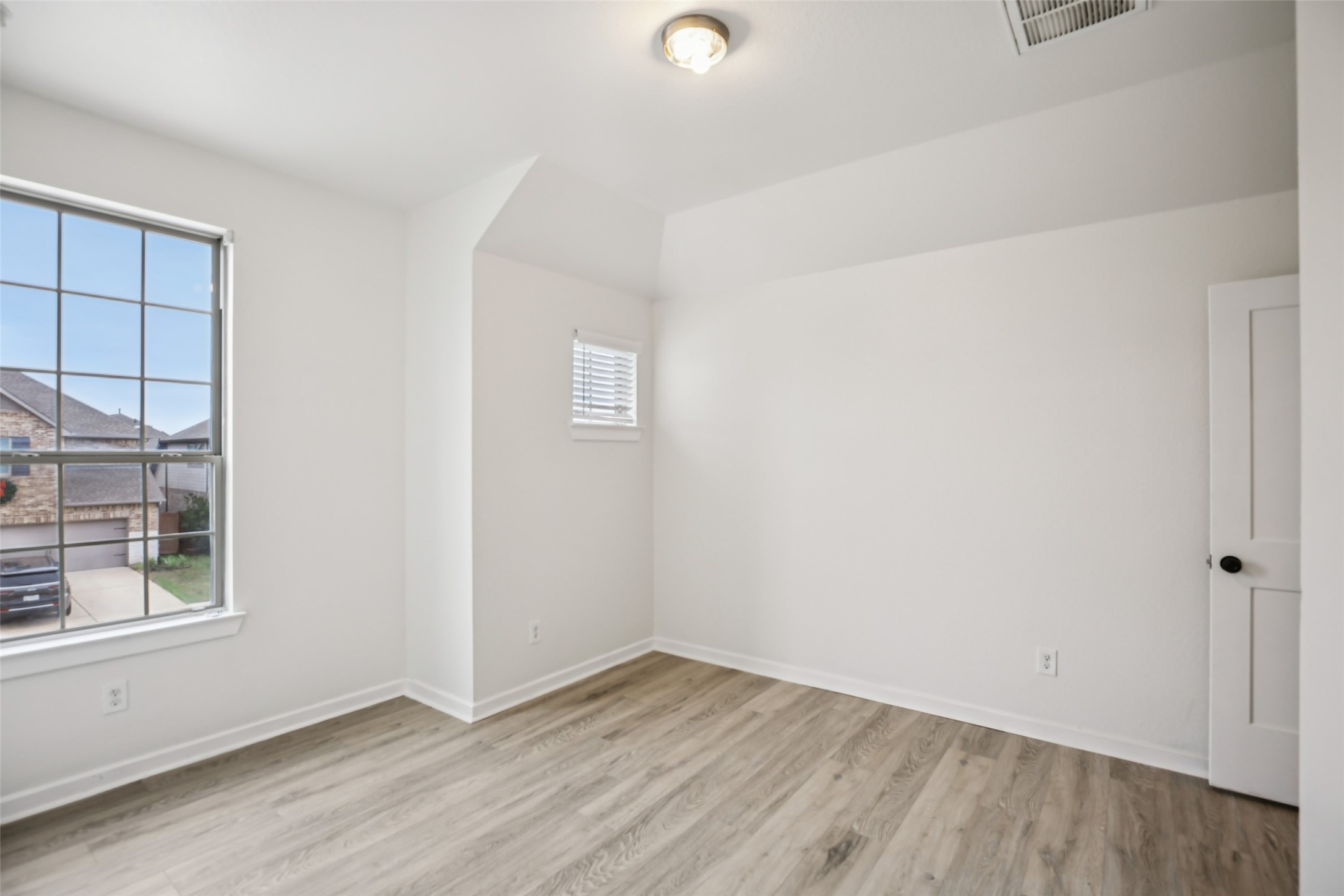 6015 Bridle Gate Trail Property Photo 25