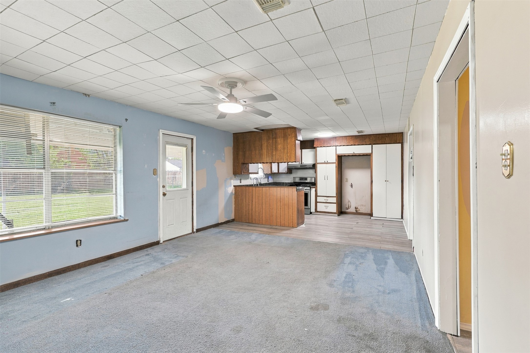 1906 Kings Lane Property Photo 3