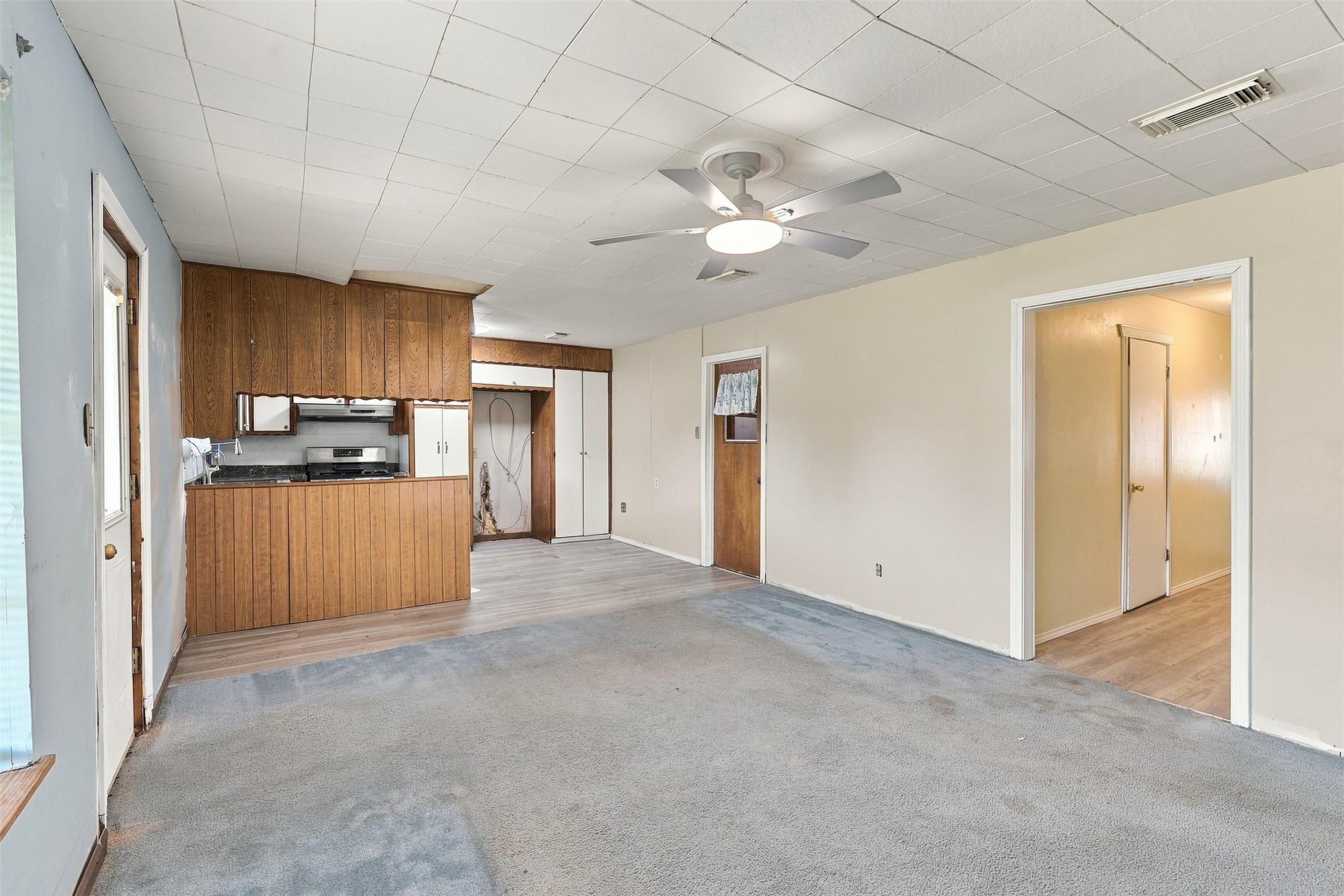 1906 Kings Lane Property Photo 4