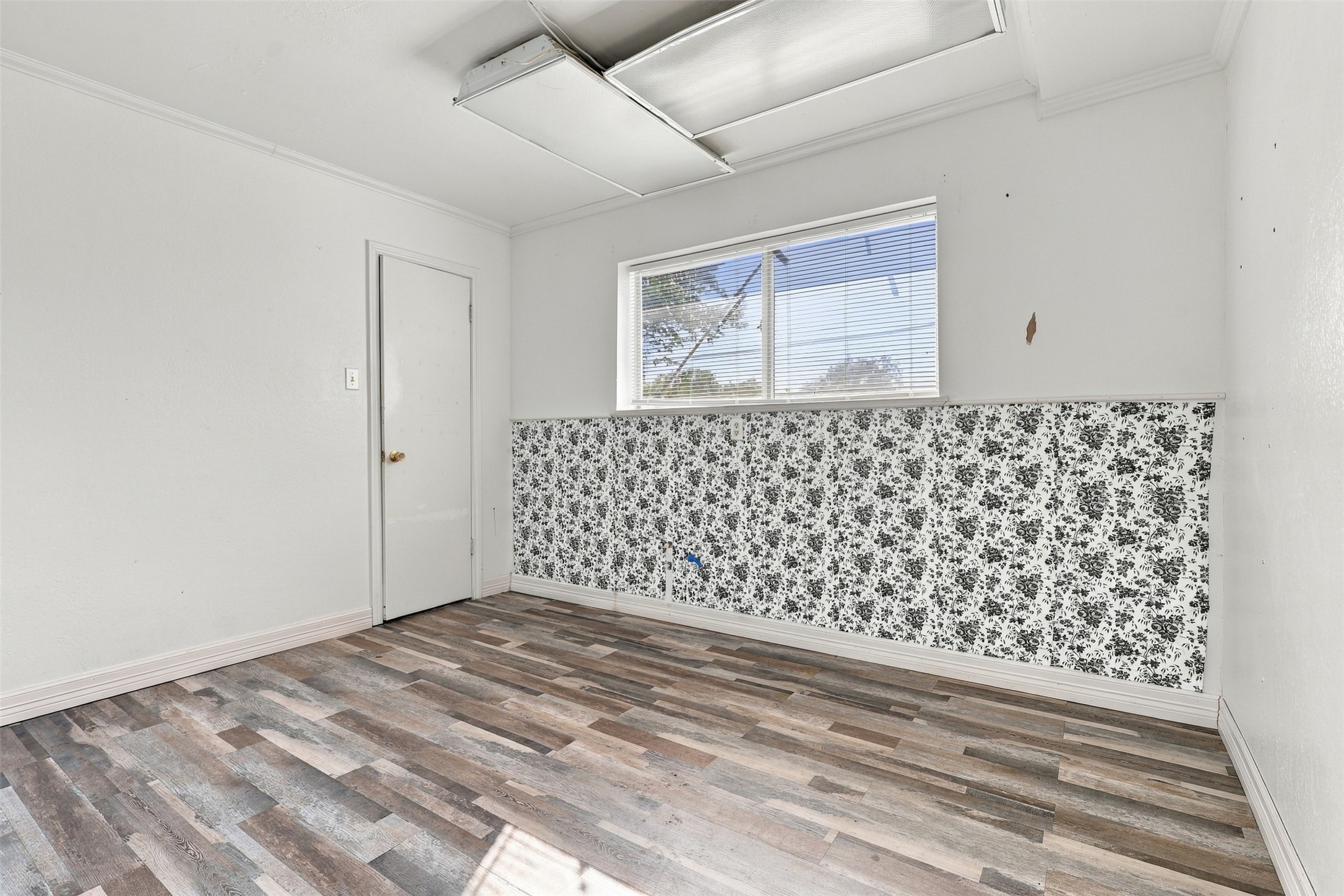 1906 Kings Lane Property Photo 11