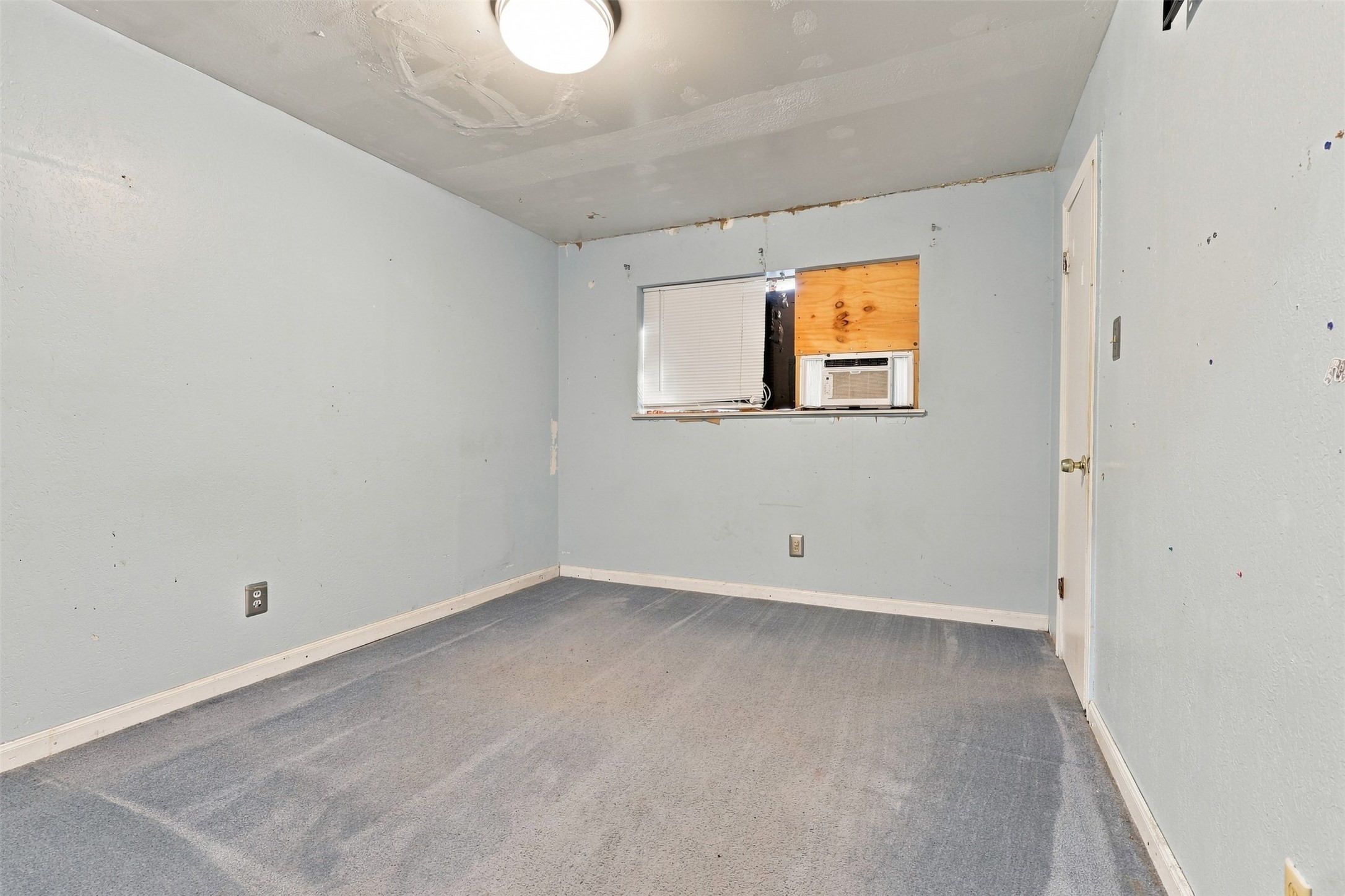 1906 Kings Lane Property Photo 12