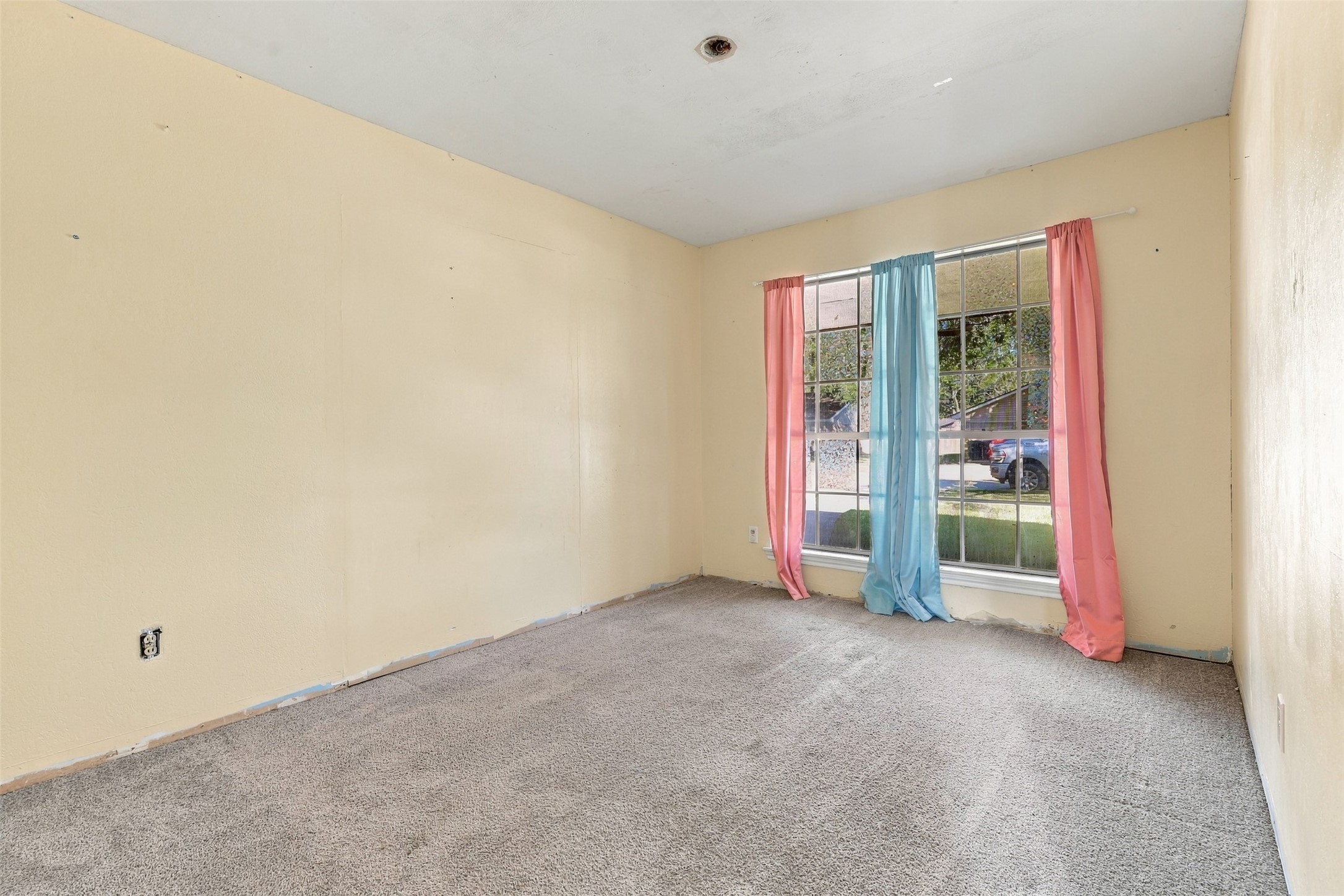 1906 Kings Lane Property Photo 13