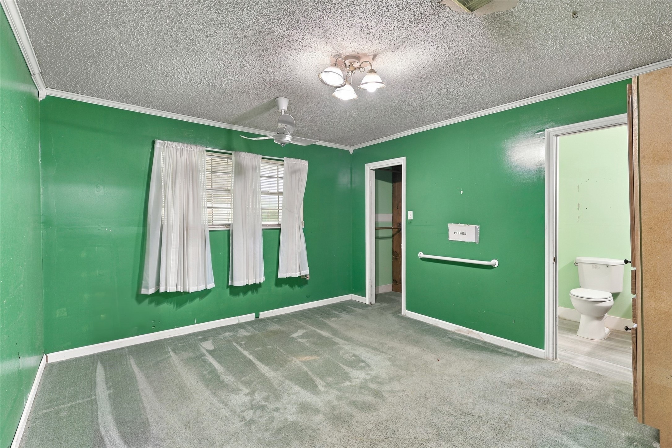 1906 Kings Lane Property Photo 14