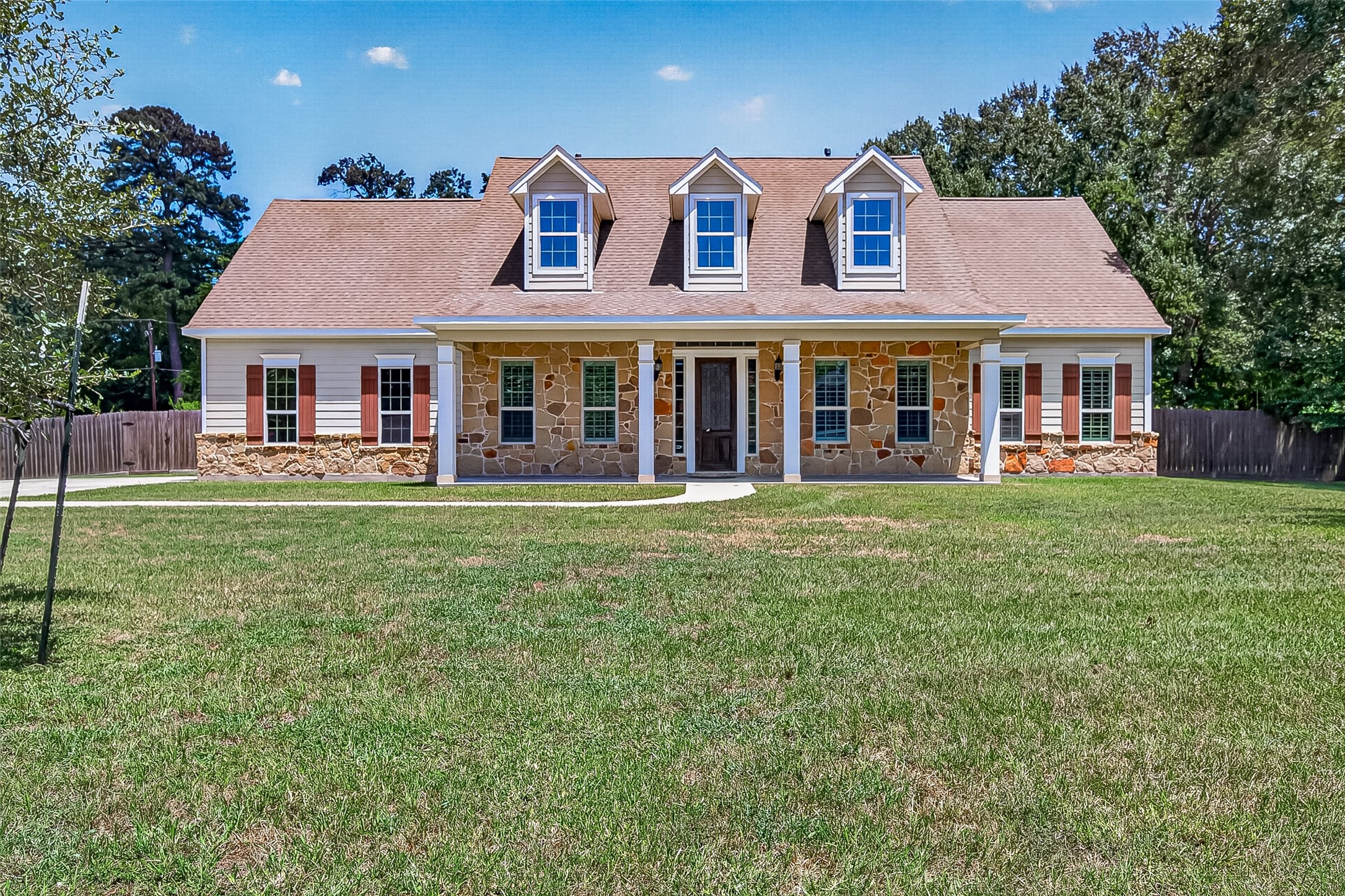 22040 Robins Road Property Photo 2