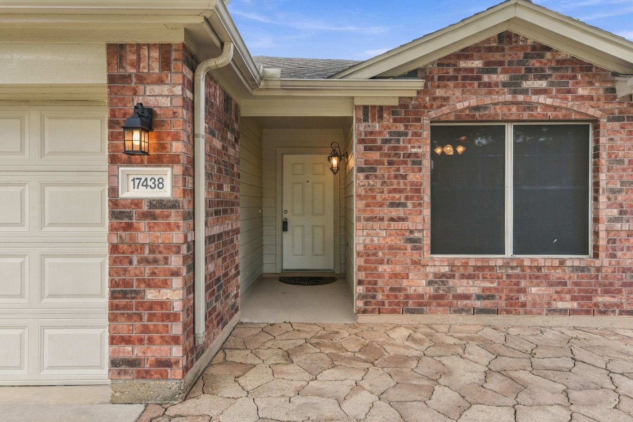 17438 Hoover Gardens Drive Property Photo 2