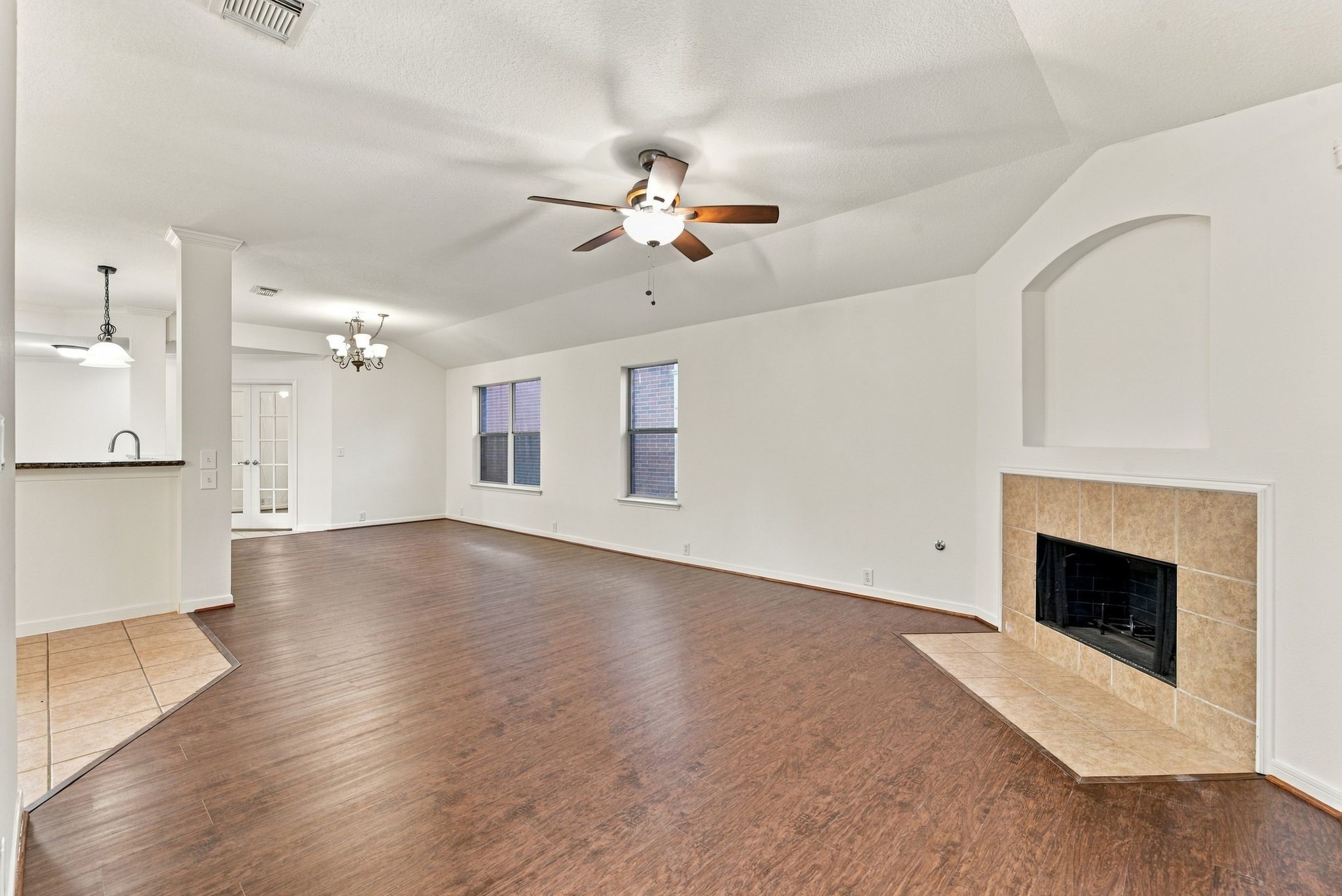 17438 Hoover Gardens Drive Property Photo 4