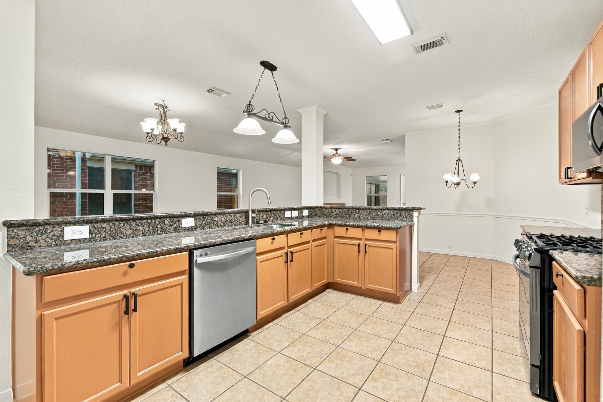 17438 Hoover Gardens Drive Property Photo 9