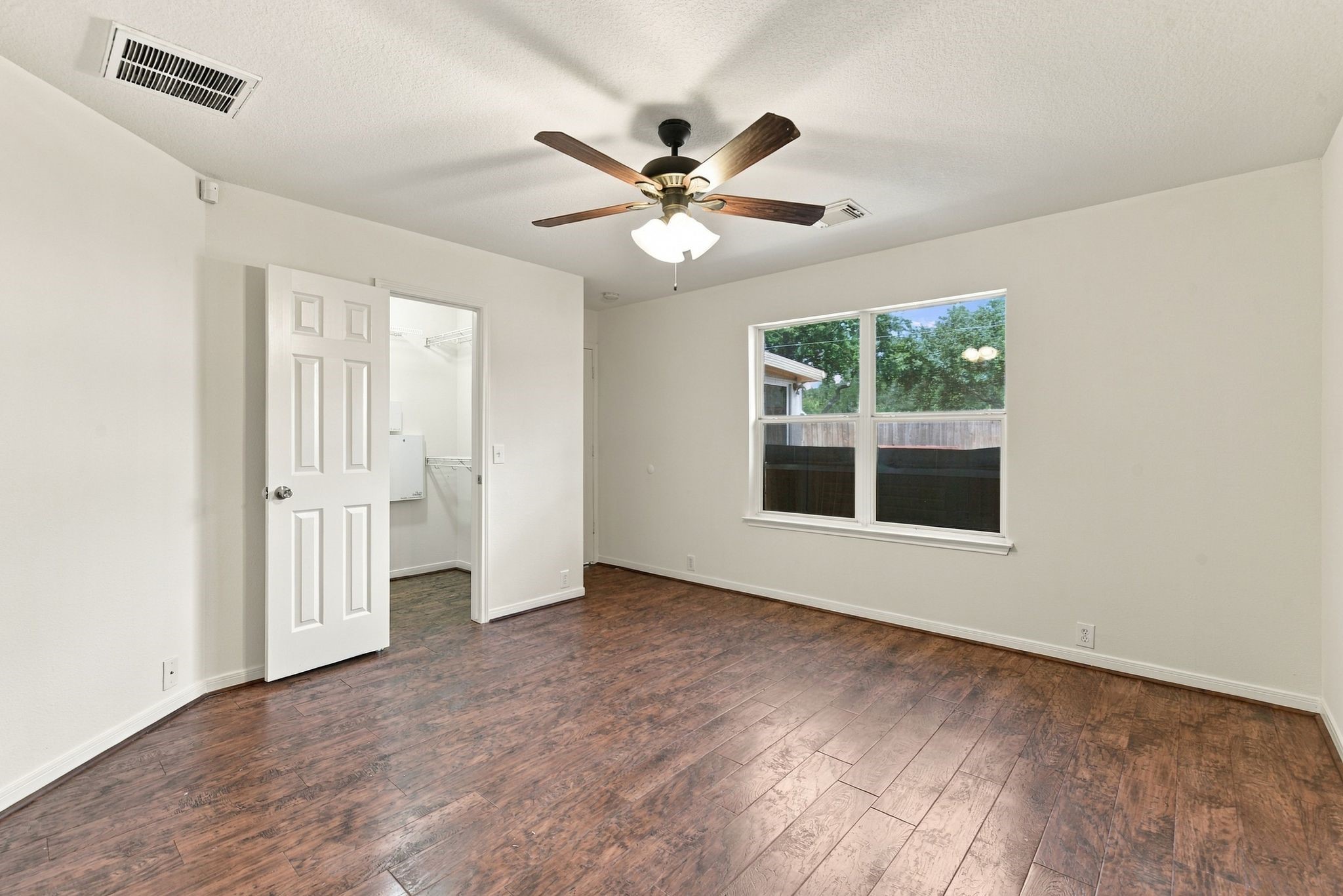17438 Hoover Gardens Drive Property Photo 10