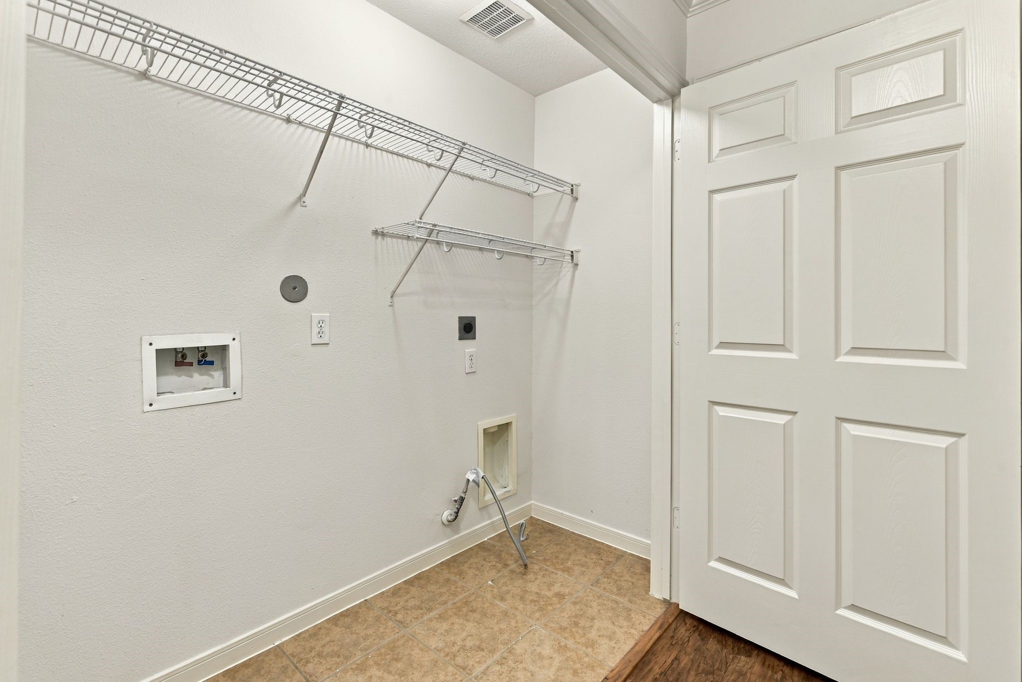 17438 Hoover Gardens Drive Property Photo 13