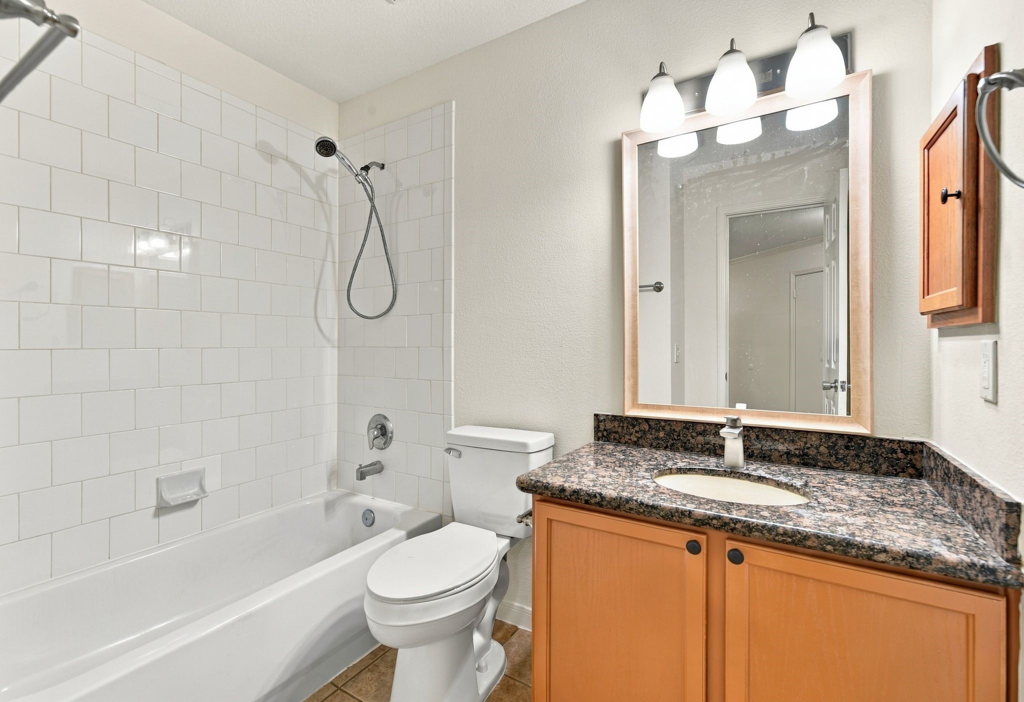 17438 Hoover Gardens Drive Property Photo 14