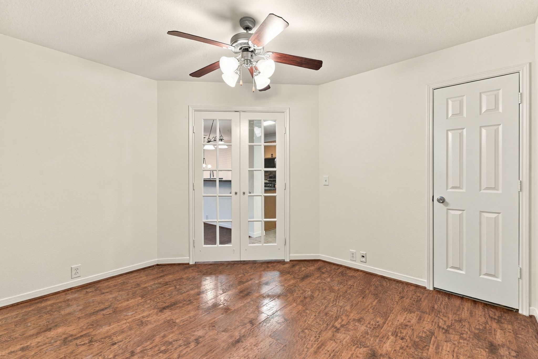 17438 Hoover Gardens Drive Property Photo 15