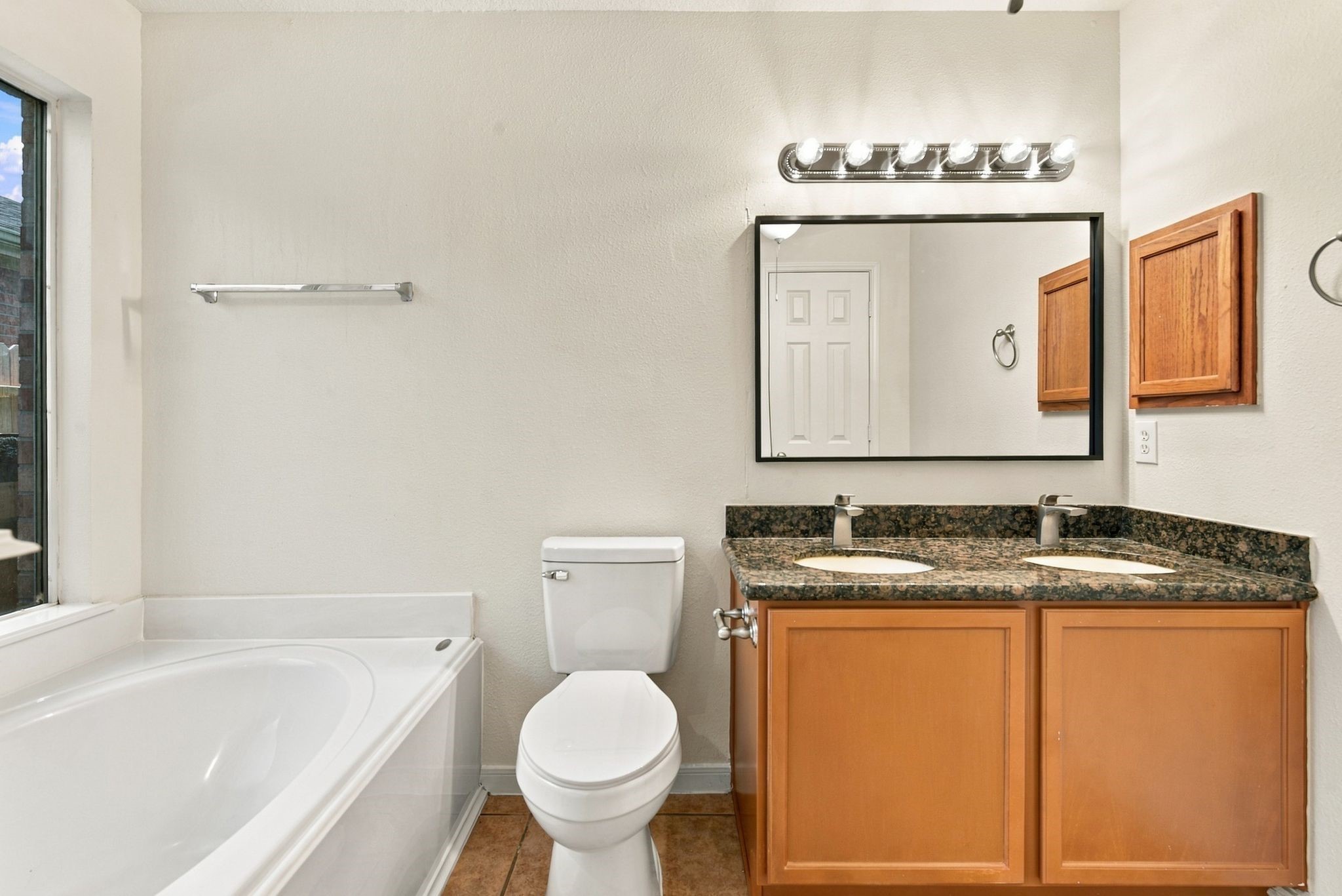 17438 Hoover Gardens Drive Property Photo 16
