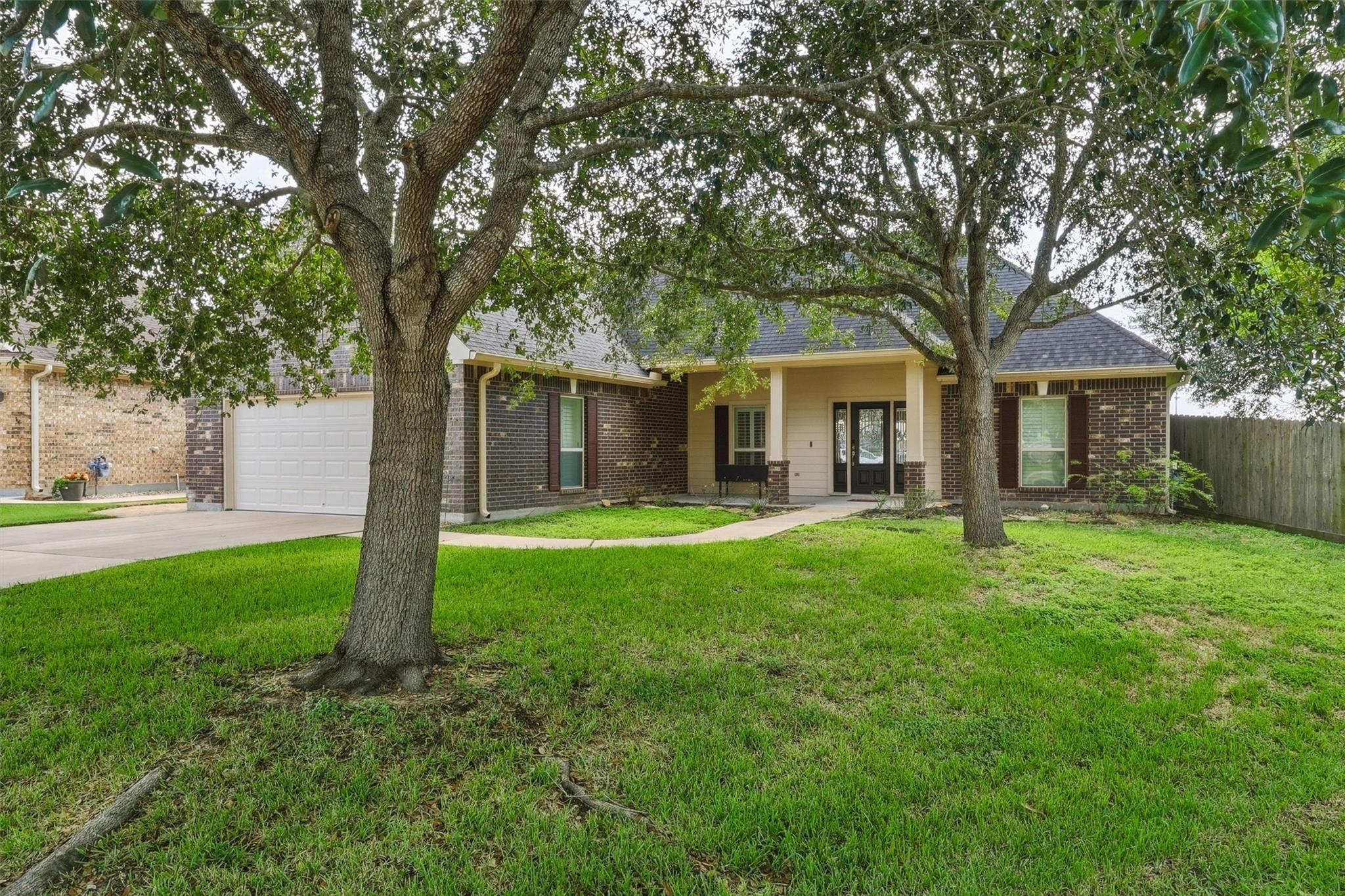 227 Village Dr, Sealy Tx 77474 Property Photo 1