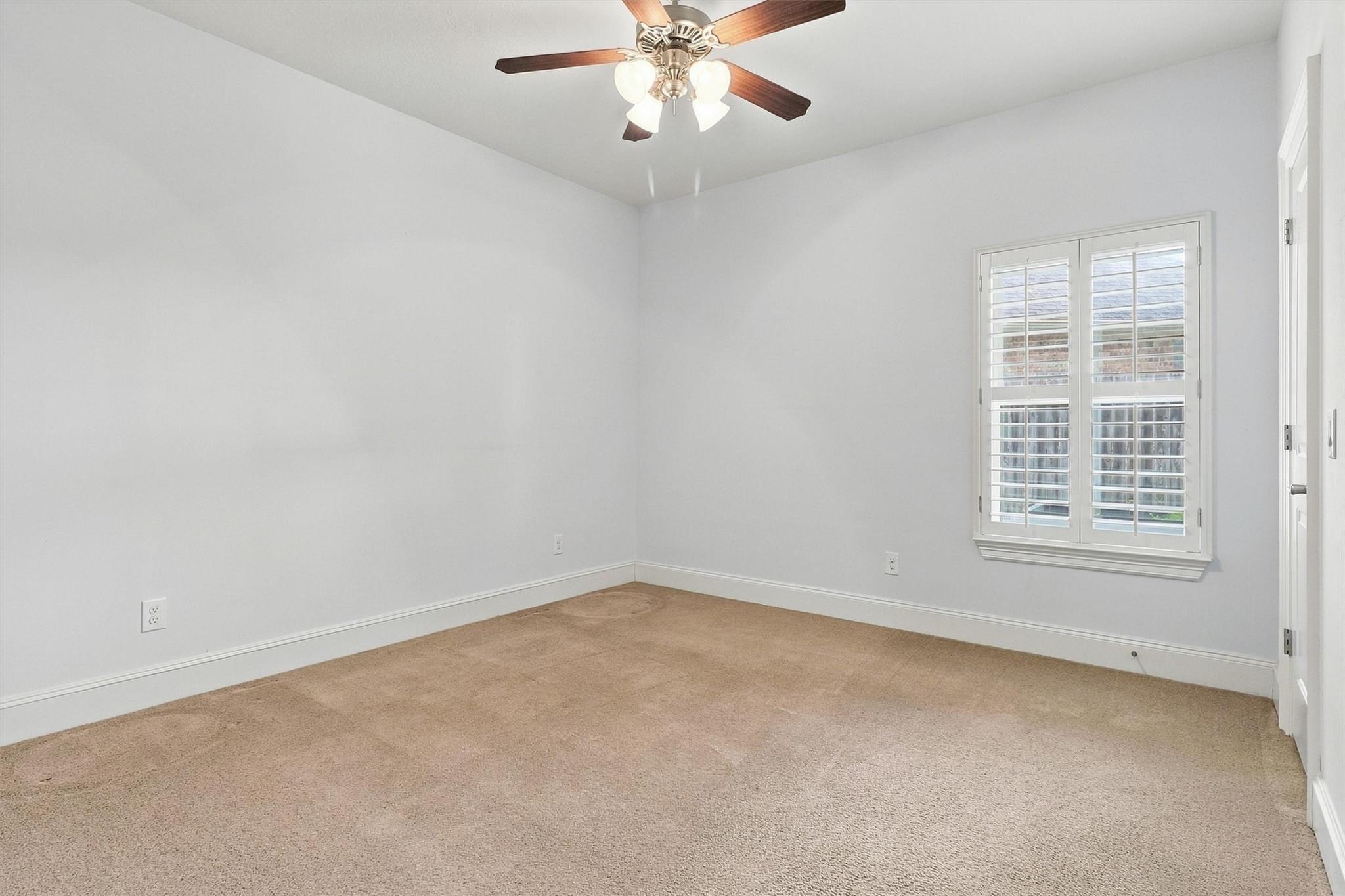 227 Village Dr Property Photo 28