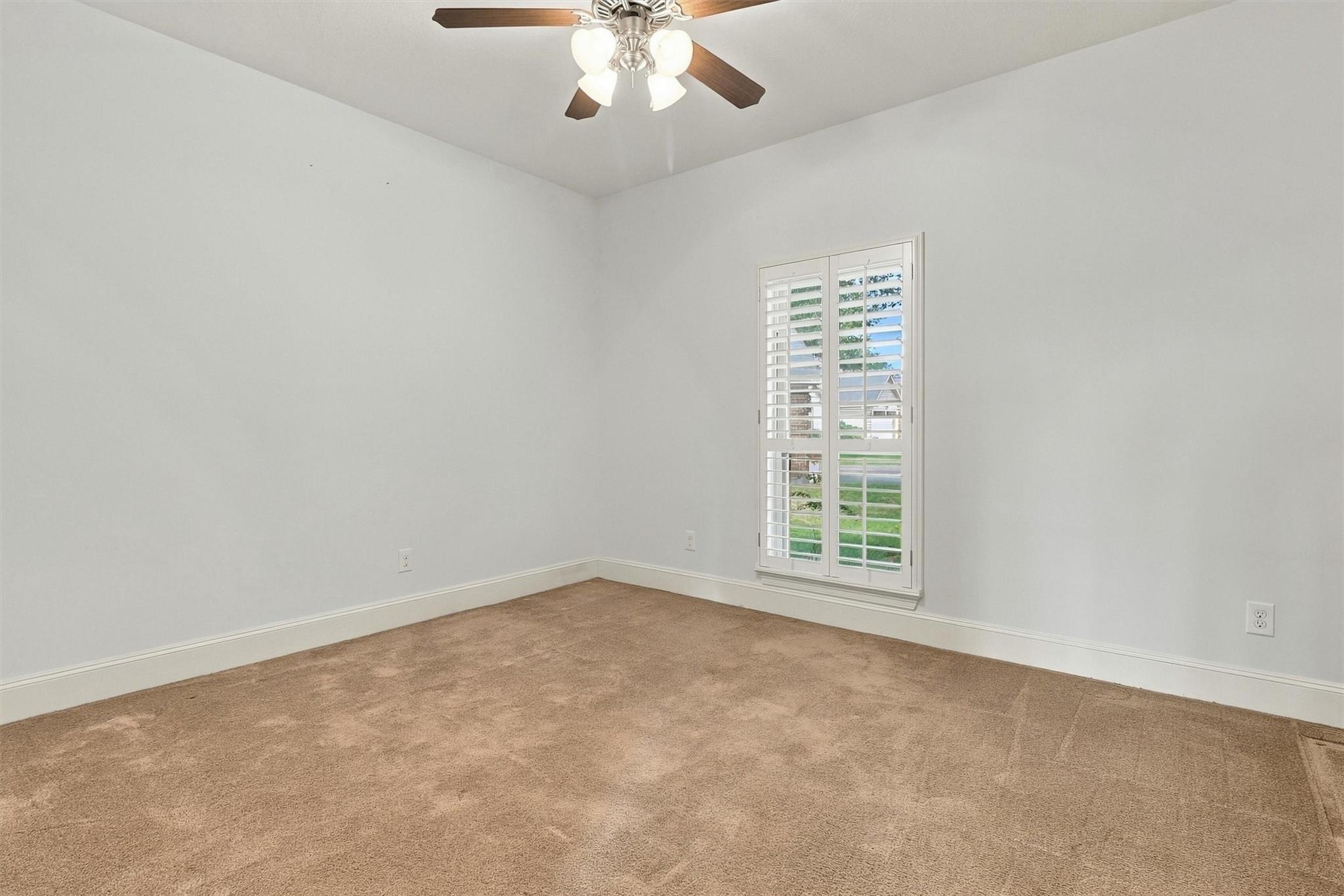 227 Village Dr Property Photo 33